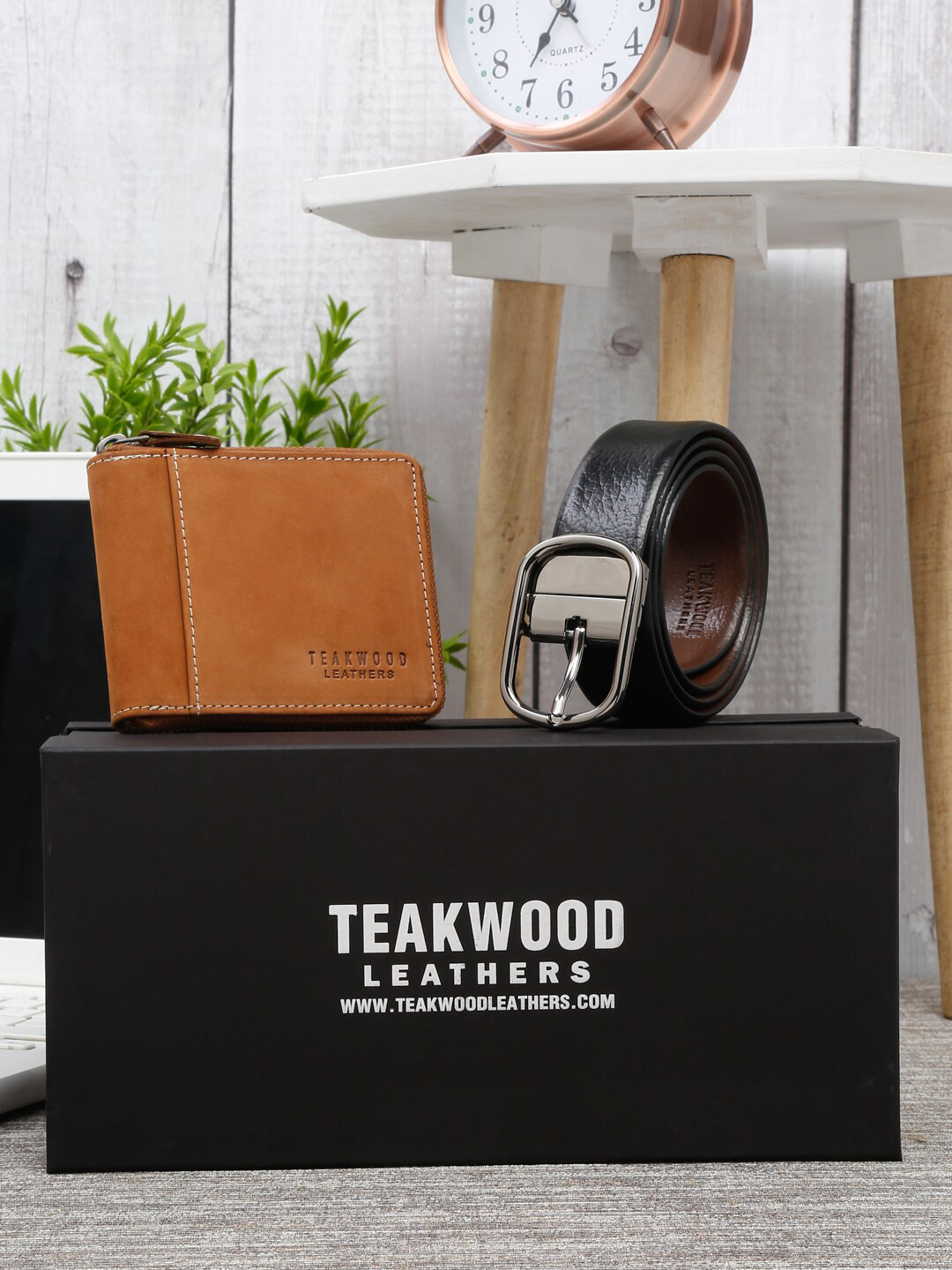 Teakwood Leathers Men Wallet & Wallet Accessory Gift Set, Tan 
Teakwood Leathers Men Wallet & Wallet Accessory Gift Set, Tan