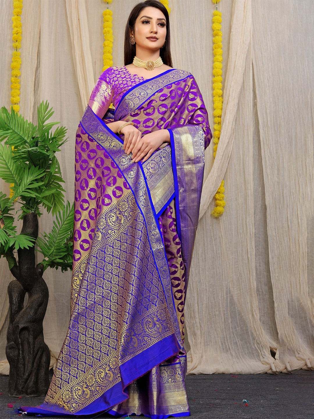 AVANTIKA FASHION Ethnic Motifs Woven Design Zari Pure Silk Kanjeevaram Saree, Purple
AVANTIKA FASHION Ethnic Motifs Woven Design Zari Pure Silk Kanjeevaram Saree, Purple