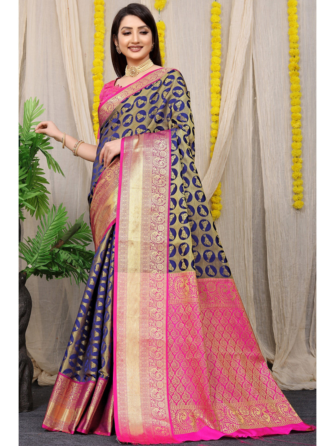 AVANTIKA FASHION Ethnic Motif Woven Design Zari Pure Silk Kanjeevaram Saree, Blue
AVANTIKA FASHION Ethnic Motif Woven Design Zari Pure Silk Kanjeevaram Saree, Blue