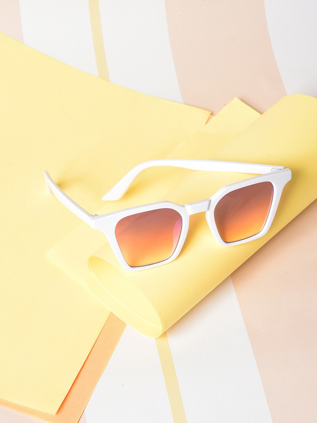 HAUTE SAUCE by Campus Sutra Women Wayfarer Sunglasses with Polarised Lens SUM23_HSSG1136, White
HAUTE SAUCE by Campus Sutra Women Wayfarer Sunglasses with Polarised Lens SUM23_HSSG1136, White