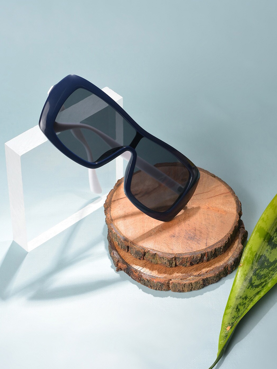 HAUTE SAUCE by Campus Sutra Women Sunglasses with UV Protected Lens SUM23_HSSG1187, Black
HAUTE SAUCE by Campus Sutra Women Sunglasses with UV Protected Lens SUM23_HSSG1187, Black