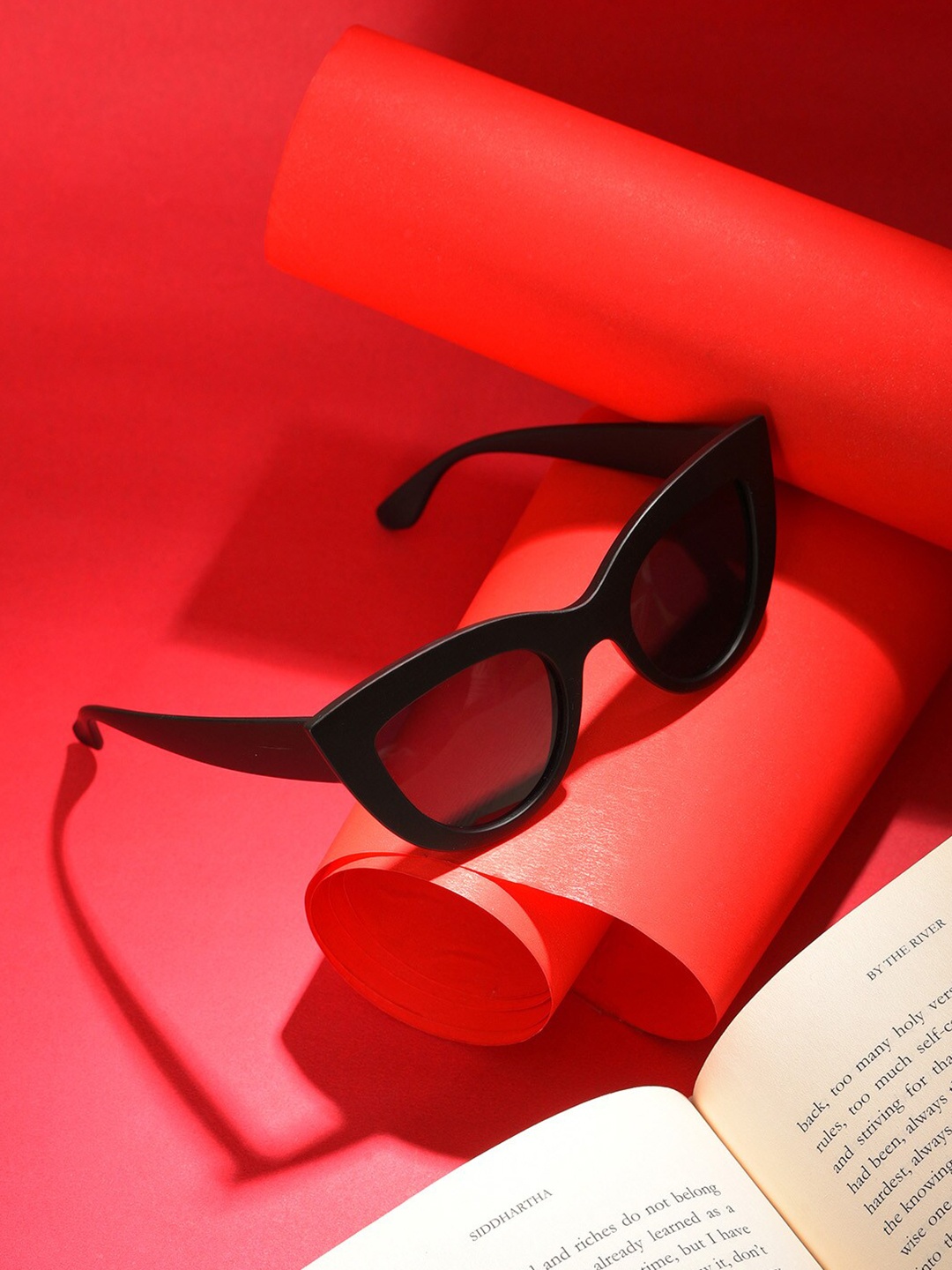 HAUTE SAUCE by Campus Sutra Women Cateye Sunglasses with UV Protected Lens SUM23_HSSG1082, Black
HAUTE SAUCE by Campus Sutra Women Cateye Sunglasses with UV Protected Lens SUM23_HSSG1082, Black