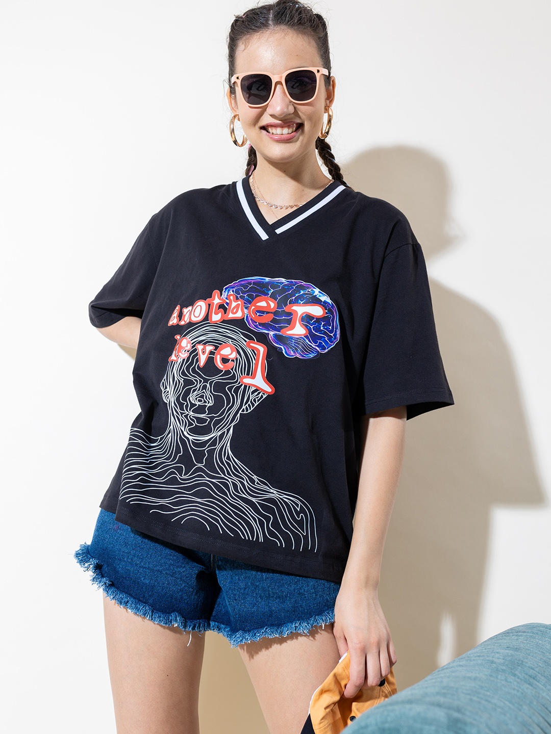 Stylecast X Hersheinbox Pure Cotton Printed V-Neck Drop-Shoulder Sleeves T-shirt, Black
Stylecast X Hersheinbox Pure Cotton Printed V-Neck Drop-Shoulder Sleeves T-shirt, Black
