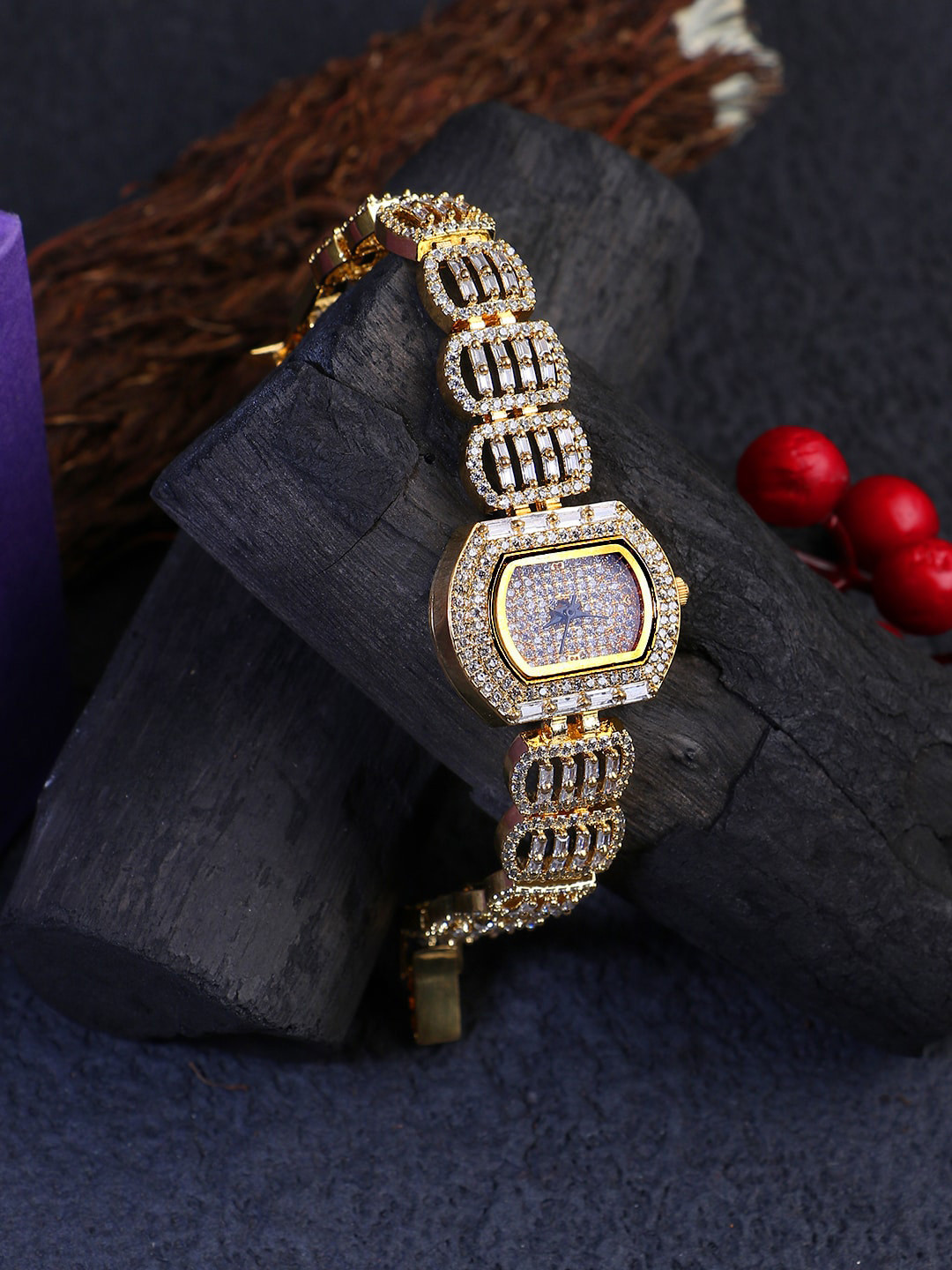 Adwitiya Collection Women Embellished Dial & Bracelet Style Straps Analogue Watch-ACBW1023, White
Adwitiya Collection Women Embellished Dial & Bracelet Style Straps Analogue Watch-ACBW1023, White