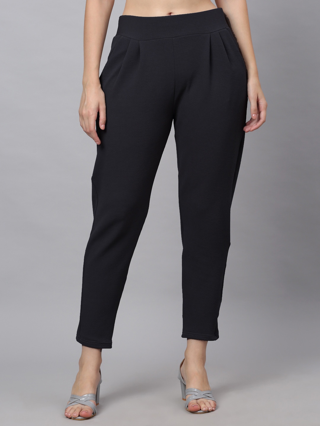 NEUDIS Women Relaxed Regular Trousers, Grey