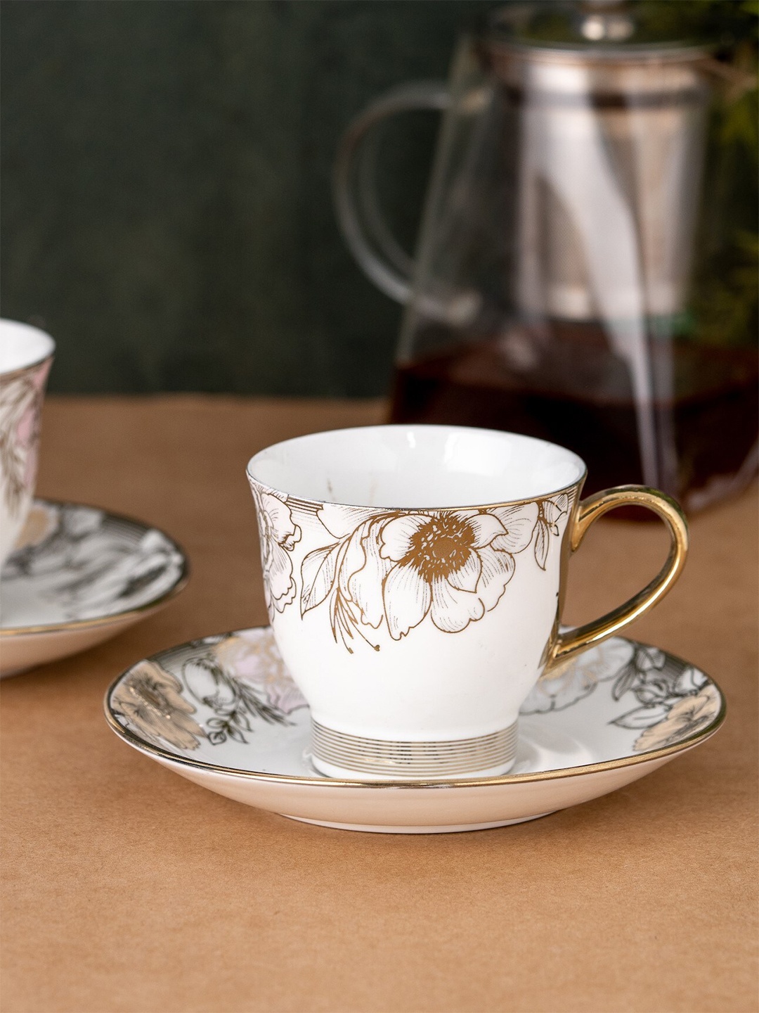 CLAY CRAFT Fine White & Gold-Toned 12 Pcs Printed Ceramic Cups and Saucers 180 ml Each
CLAY CRAFT Fine White & Gold-Toned 12 Pcs Printed Ceramic Cups and Saucers 180 ml Each
