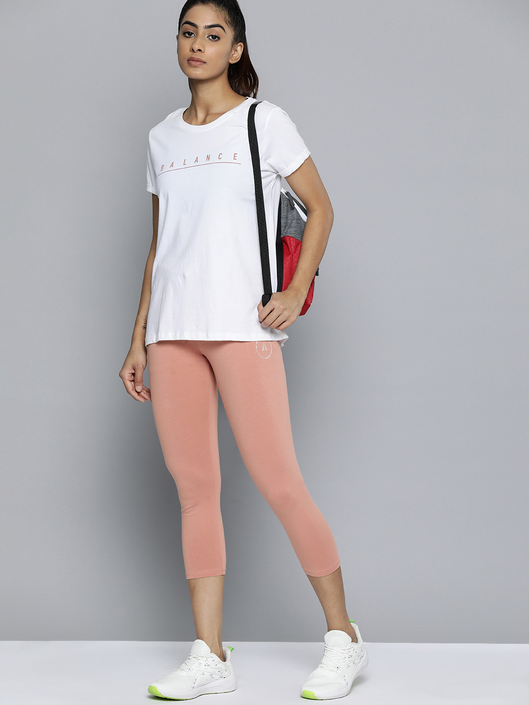 HRX by Hrithik Roshan Women Slim Fit 3/4th Length Lifestyle Tights, Peach
HRX by Hrithik Roshan Women Slim Fit 3/4th Length Lifestyle Tights, Peach