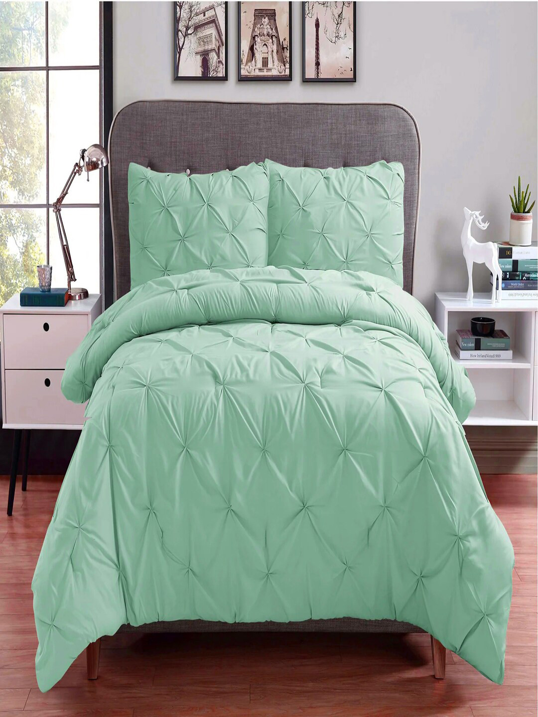 THE WHITE MOSS Marquis Luxurious Green Pleated 600 GSM Single Comforter & 2 Pillow Covers 
THE WHITE MOSS Marquis Luxurious Green Pleated 600 GSM Single Comforter & 2 Pillow Covers