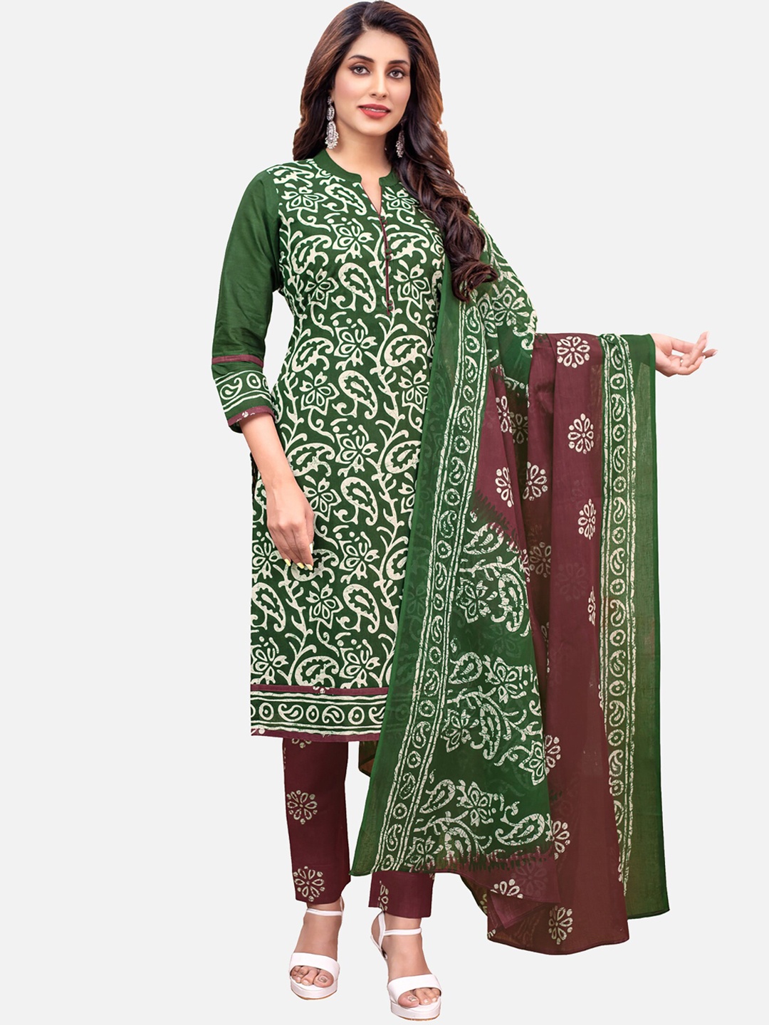 Jevi Prints Ethnic Motifs Printed Batik Pure Cotton Kurta with Trousers & Dupatta, Green
Jevi Prints Ethnic Motifs Printed Batik Pure Cotton Kurta with Trousers & Dupatta, Green