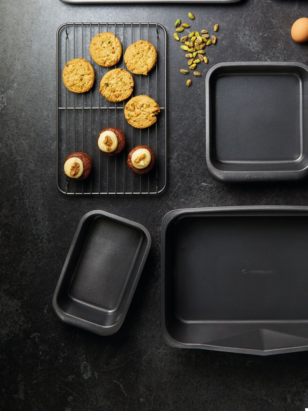 MasterClass Grey 7-pcs Carbon Steel Smart Space Stacking Non-Stick Baking & Roasting Set
MasterClass Grey 7-pcs Carbon Steel Smart Space Stacking Non-Stick Baking & Roasting Set