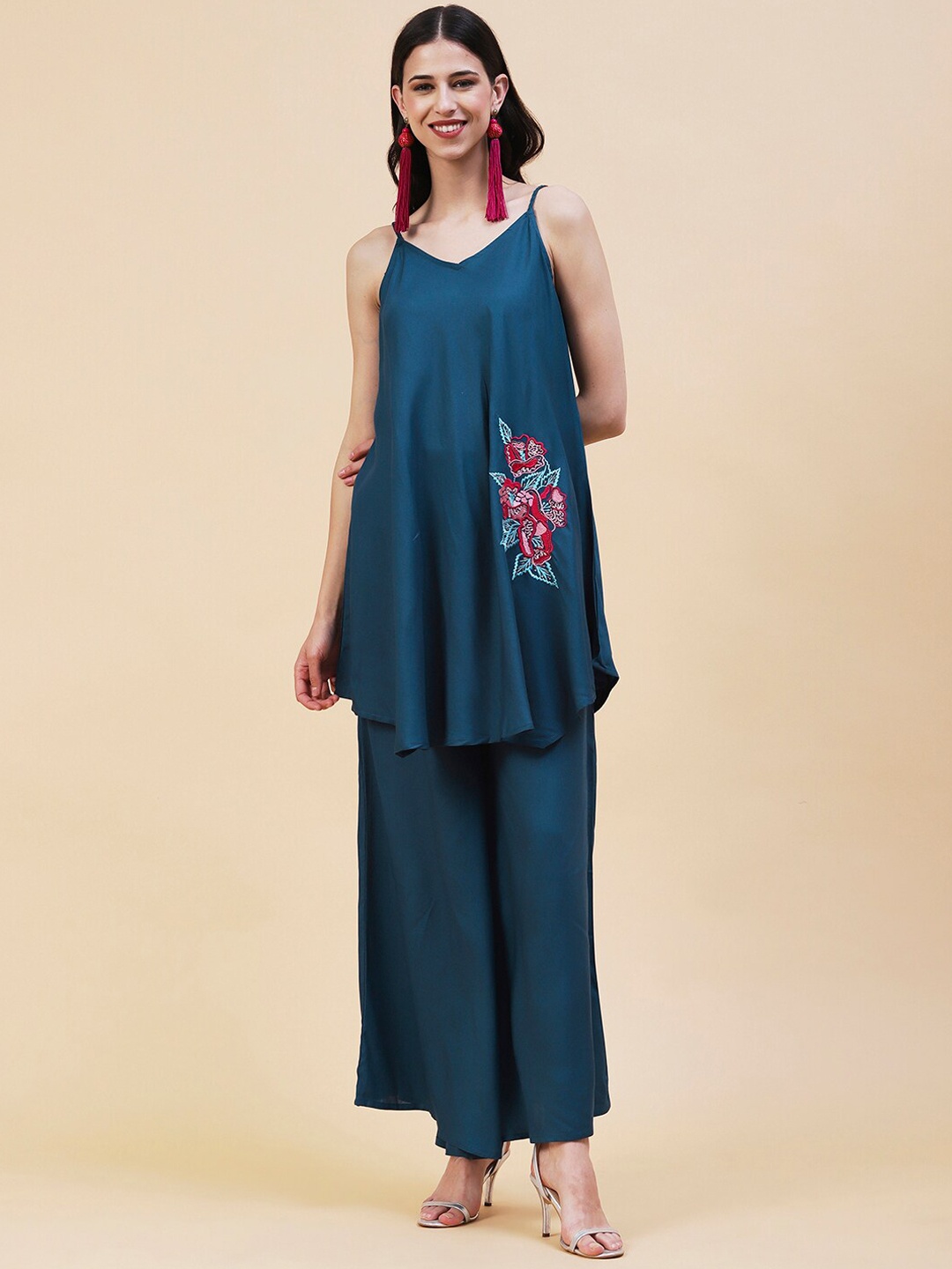 FASHOR Shoulder Straps Ethnic Motifs Embroidered Sequinned Kurta With Palazzos, Teal
FASHOR Shoulder Straps Ethnic Motifs Embroidered Sequinned Kurta With Palazzos, Teal
