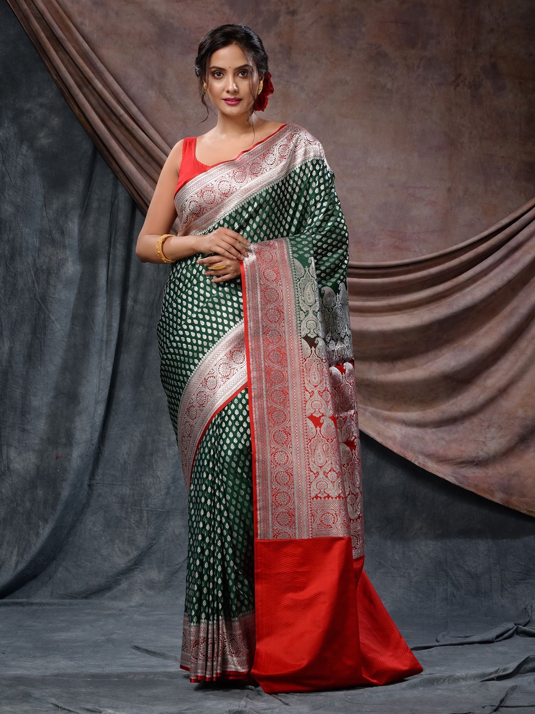 Charukriti Ethnic Motifs Woven Design Zari Handwoven Katan Silk Banarasi Saree, Green
Charukriti Ethnic Motifs Woven Design Zari Handwoven Katan Silk Banarasi Saree, Green