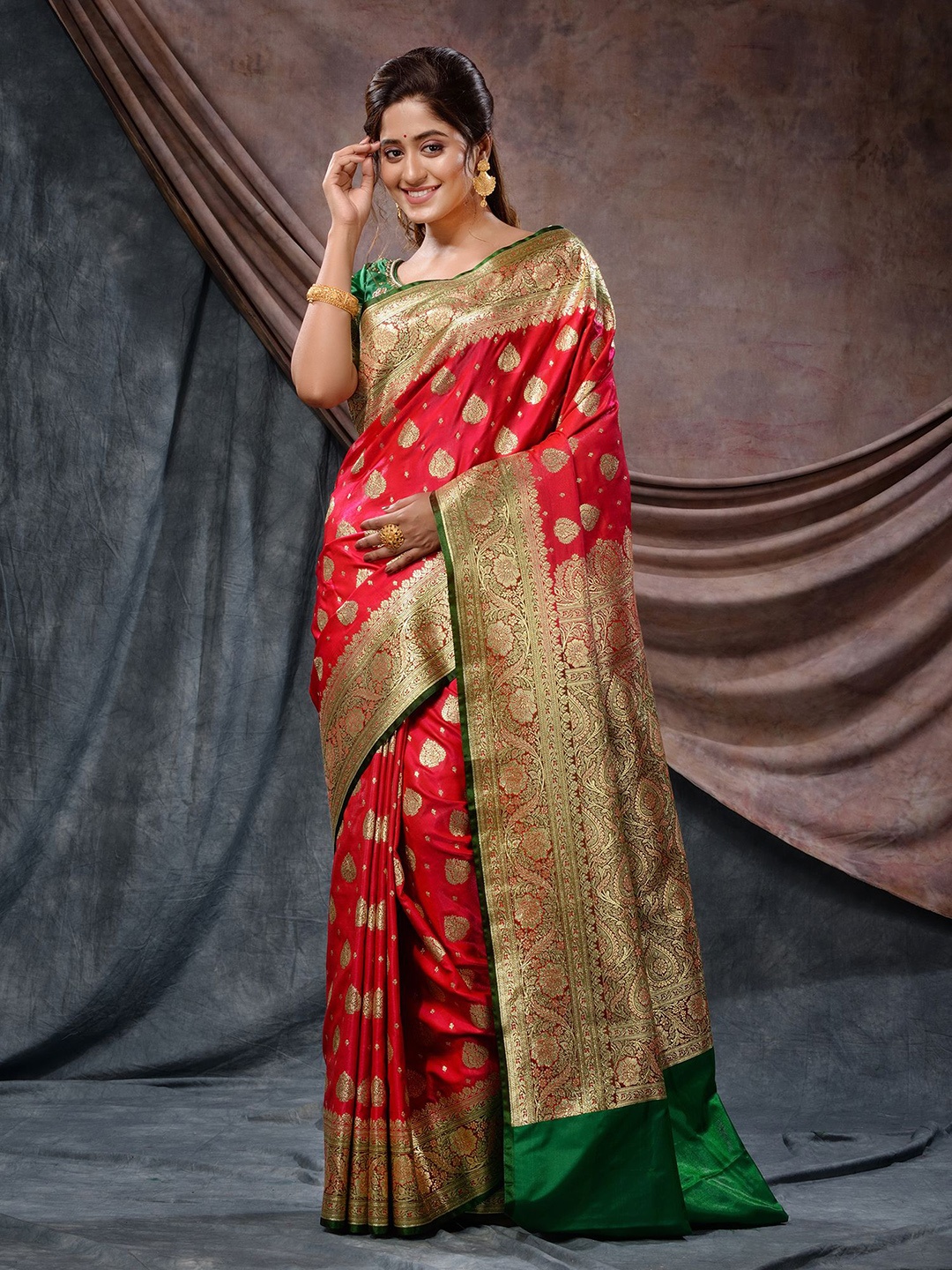Charukriti Ethnic Motifs Woven Design Zari Handwoven Katan Silk Banarasi Saree, Fuchsia
Charukriti Ethnic Motifs Woven Design Zari Handwoven Katan Silk Banarasi Saree, Fuchsia