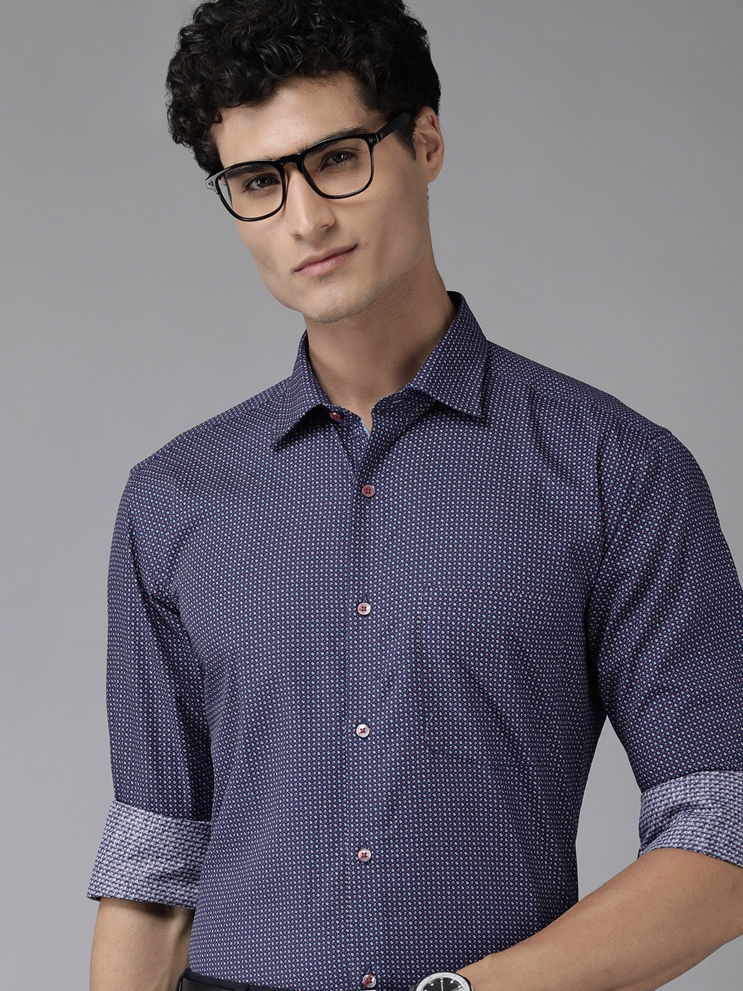 Park Avenue Men Slim Fit Micro Ditsy Opaque Printed Pure Cotton Formal Shirt With Pocket, Navy blue
Park Avenue Men Slim Fit Micro Ditsy Opaque Printed Pure Cotton Formal Shirt With Pocket, Navy blue