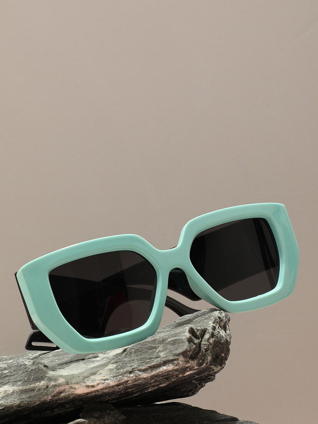 HAUTE SAUCE by Campus Sutra Women Oversized Sunglasses with Polarised Lens SUMR22_HSSG1288, Blue
HAUTE SAUCE by Campus Sutra Women Oversized Sunglasses with Polarised Lens SUMR22_HSSG1288, Blue