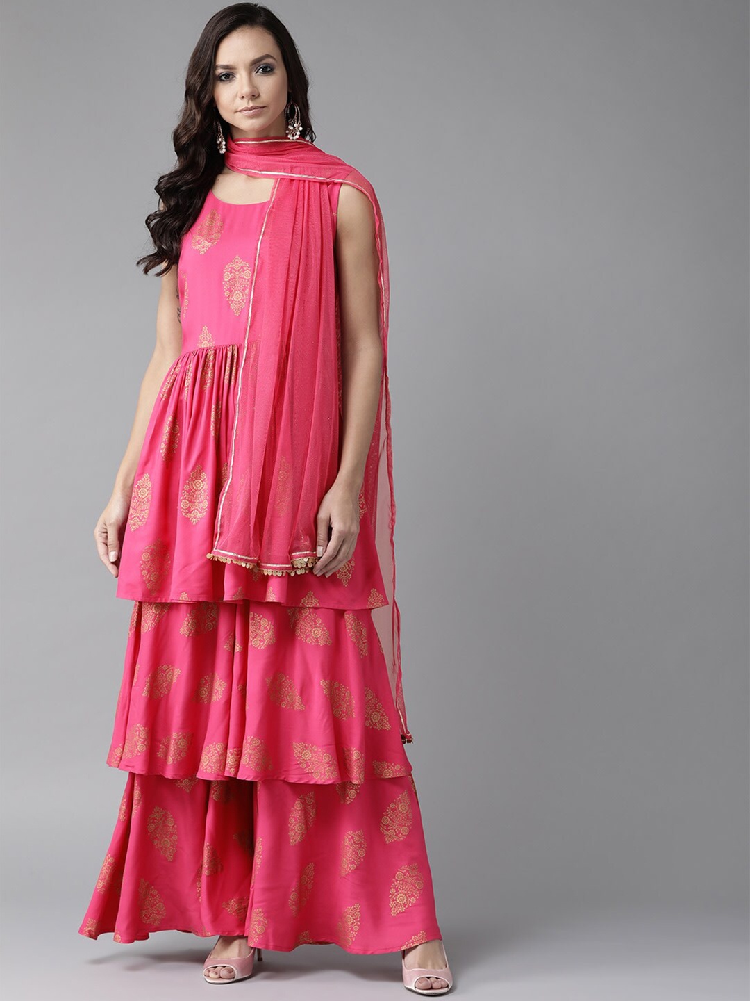 Ahalyaa Ethnic Motifs Printed Round Neck Foil Print Kurti with Sharara & With Dupatta, Pink
Ahalyaa Ethnic Motifs Printed Round Neck Foil Print Kurti with Sharara & With Dupatta, Pink