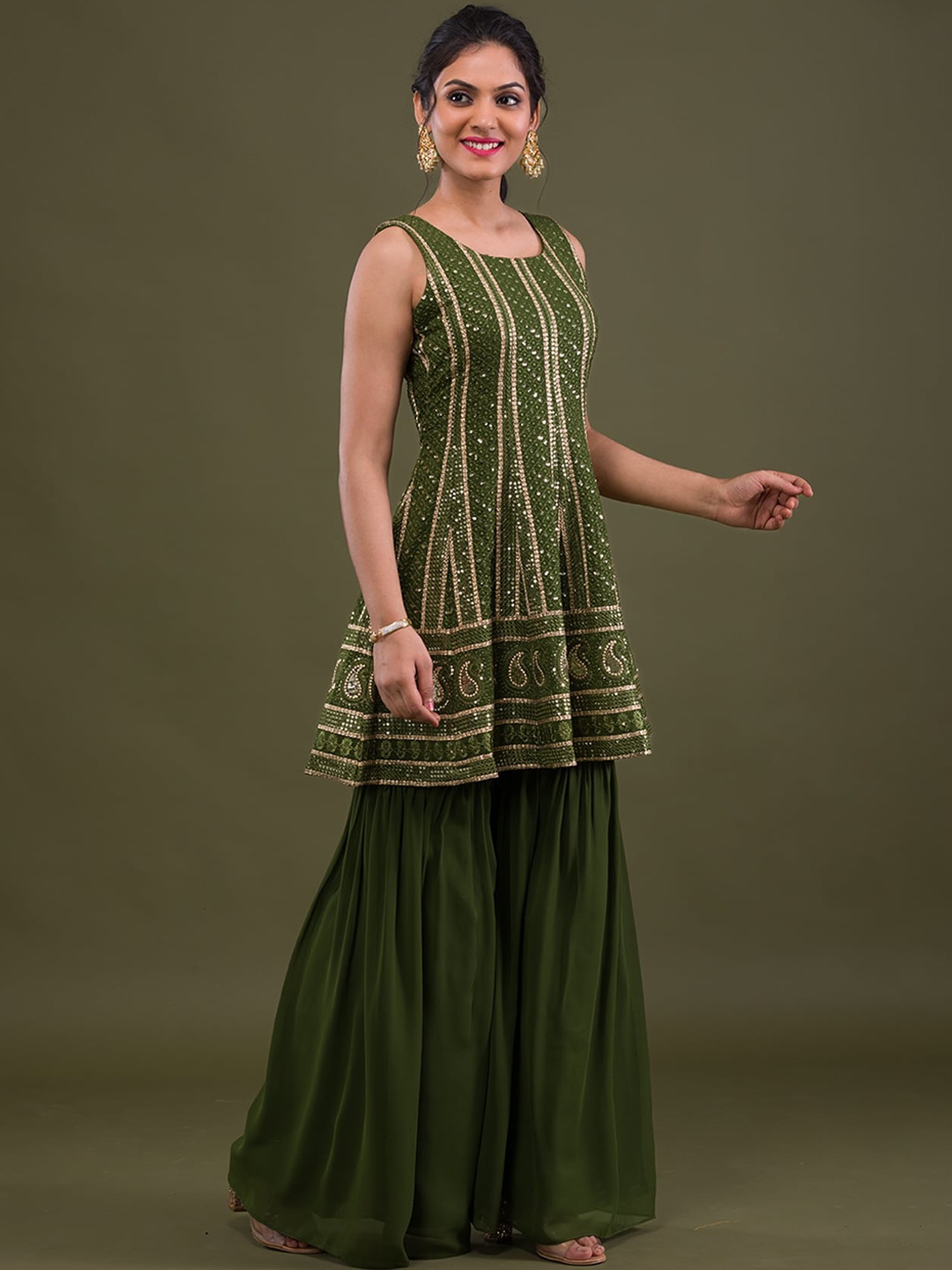 Koskii Paisley Embroidered Panelled Sequinned Kurti with Sharara & With Dupatta, Green
Koskii Paisley Embroidered Panelled Sequinned Kurti with Sharara & With Dupatta, Green