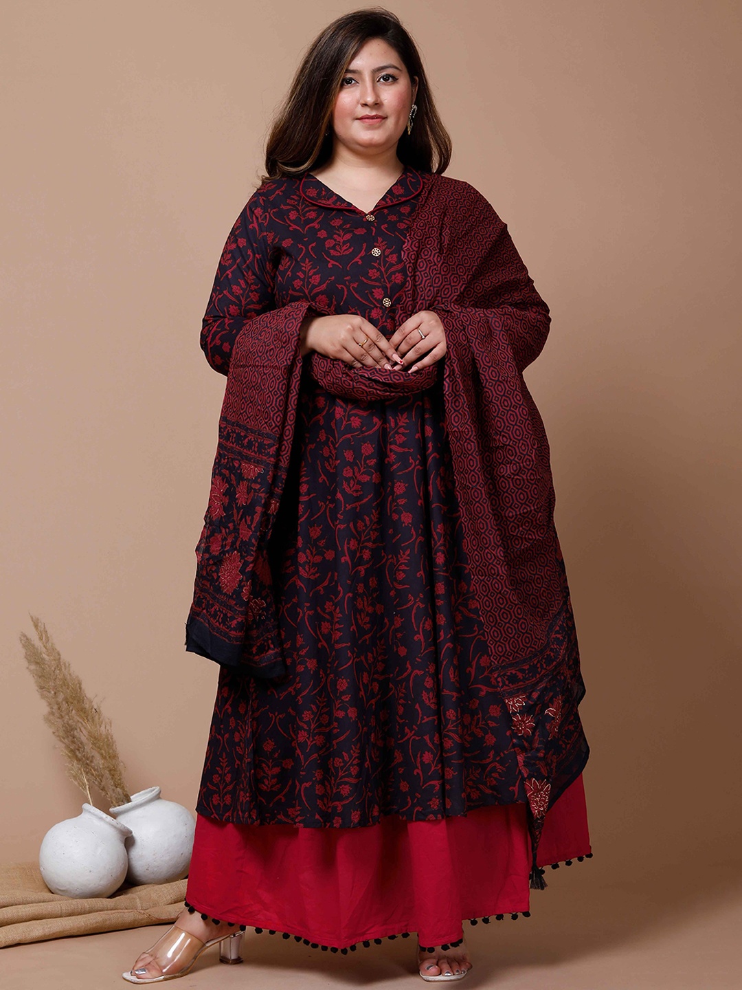 MIRAVAN Plus Size Floral Printed Shirt Collar Pure Cotton Anarkali Kurta & Dupatta, Maroon
MIRAVAN Plus Size Floral Printed Shirt Collar Pure Cotton Anarkali Kurta & Dupatta, Maroon