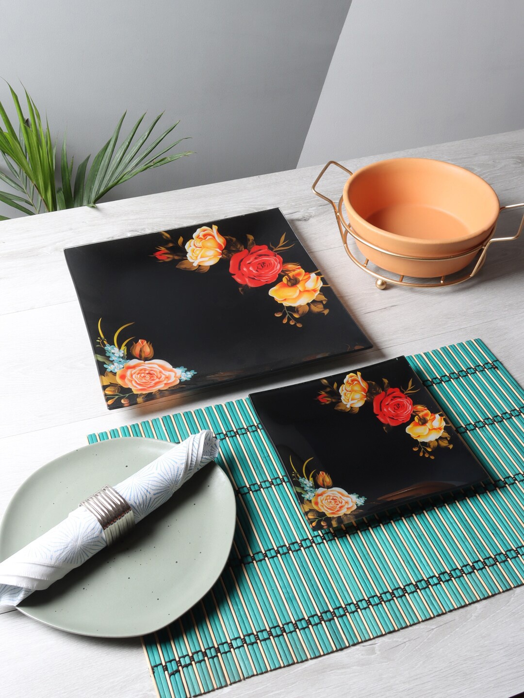 ceradeco Black & Red 7 Pcs Floral Printed Glass Glossy Small Plates With Serving Dish
ceradeco Black & Red 7 Pcs Floral Printed Glass Glossy Small Plates With Serving Dish