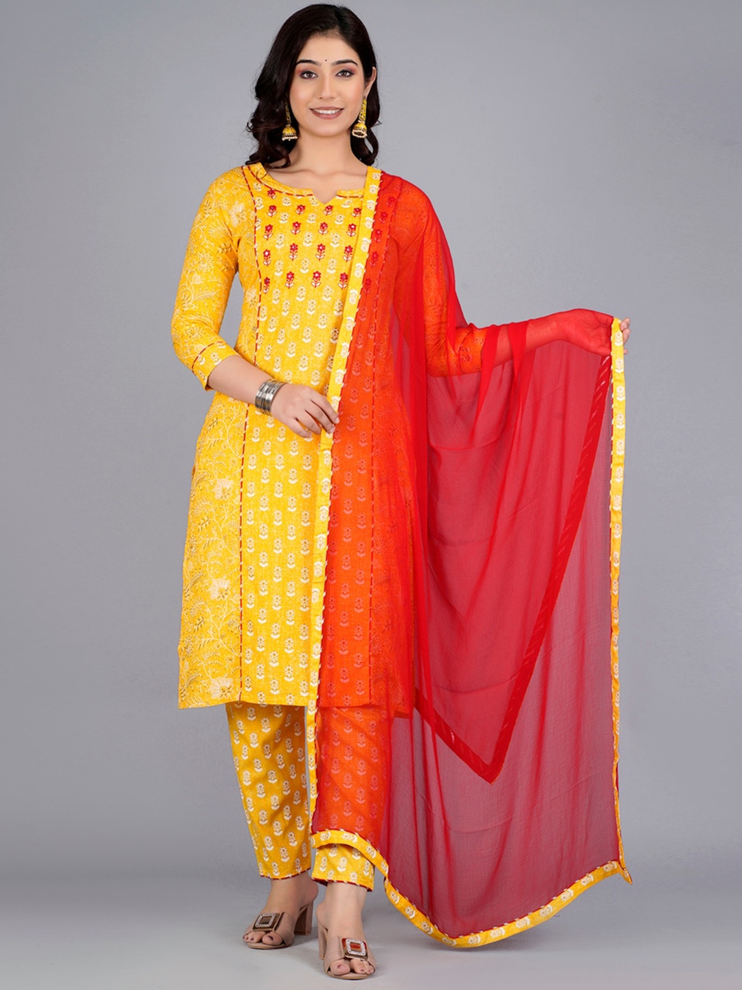 Kurtipedia Floral Printed Mirror Work Panelled Kurta with Trousers & Dupatta, Yellow
Kurtipedia Floral Printed Mirror Work Panelled Kurta with Trousers & Dupatta, Yellow