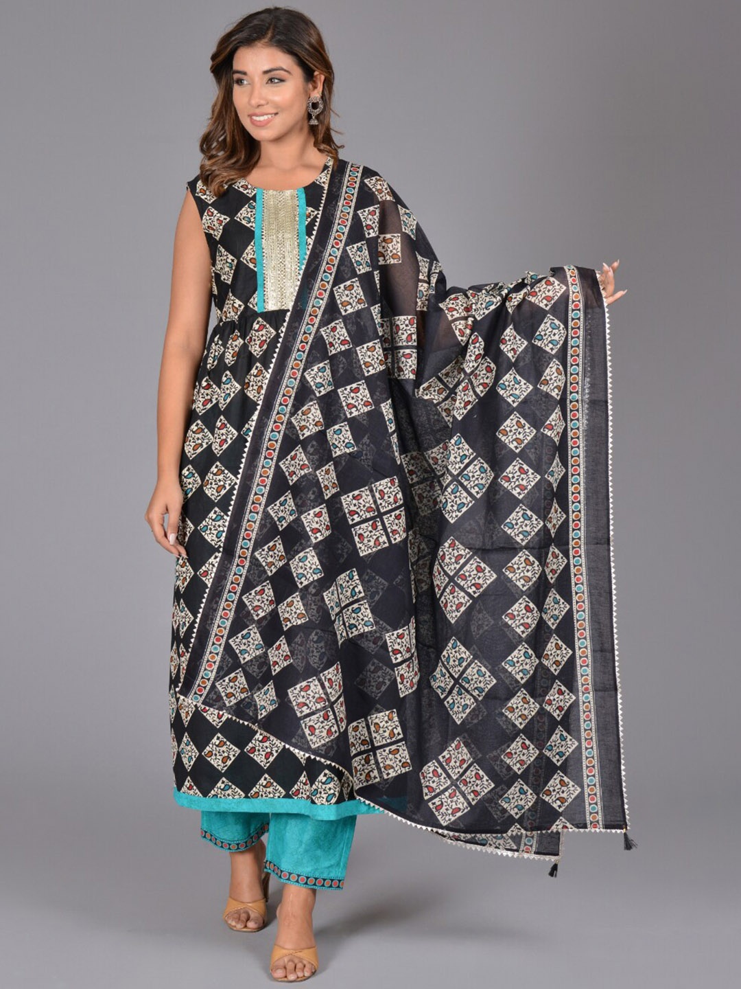 Bachuu Round Neck Ethnic Motifs Printed Pure Cotton Kurta With Trousers & Dupatta, Black
Bachuu Round Neck Ethnic Motifs Printed Pure Cotton Kurta With Trousers & Dupatta, Black