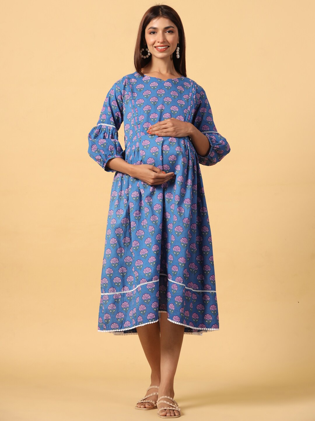 Ikk Kudi by Seerat Puffed Sleeves Floral Printed Maternity Pure Cotton Fit & Flare dress, Blue
Ikk Kudi by Seerat Puffed Sleeves Floral Printed Maternity Pure Cotton Fit & Flare dress, Blue