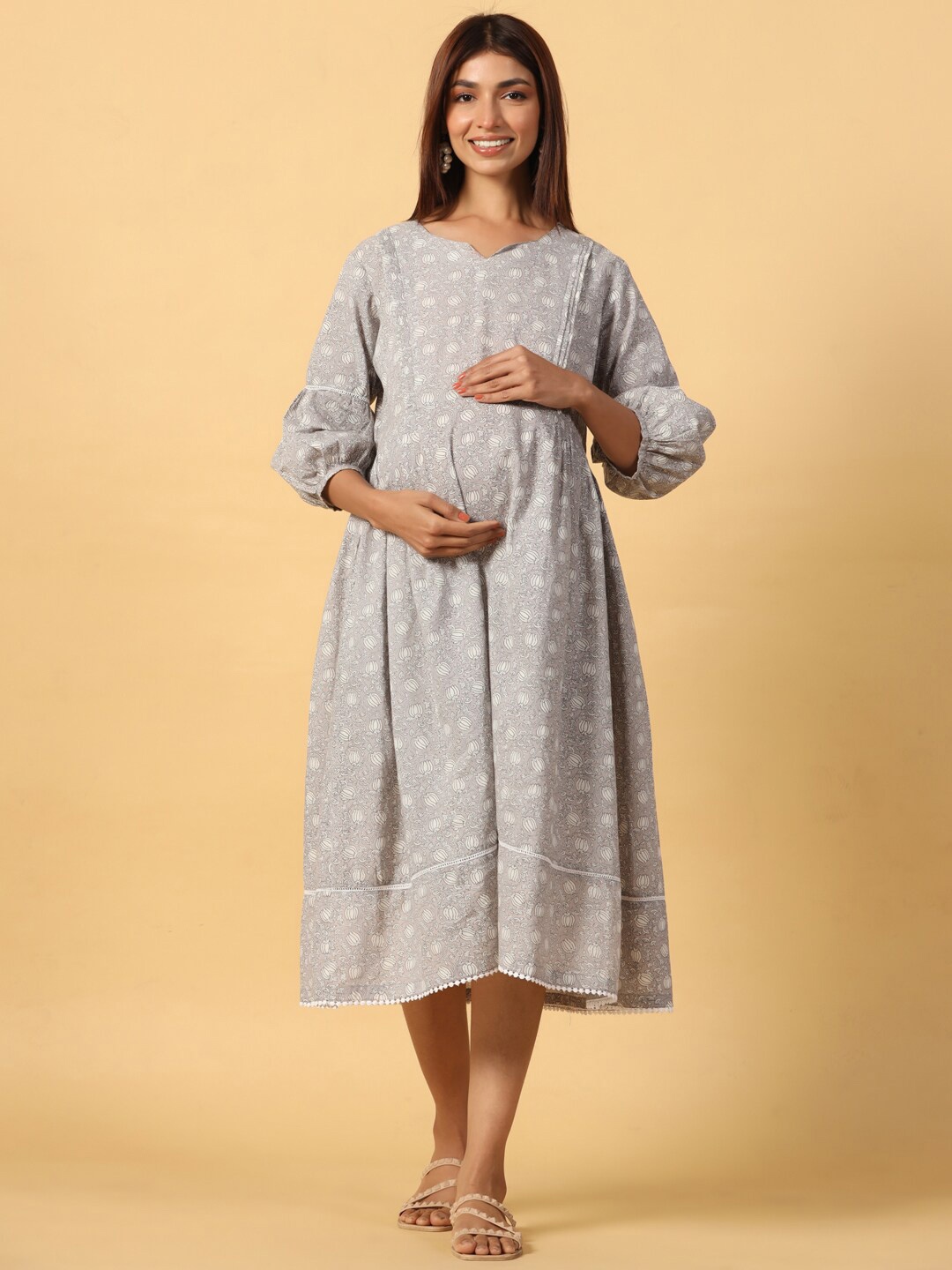 Ikk Kudi by Seerat Puffed Sleeves Floral Printed Maternity Pure Cotton Fit & Flare dress, Grey
Ikk Kudi by Seerat Puffed Sleeves Floral Printed Maternity Pure Cotton Fit & Flare dress, Grey