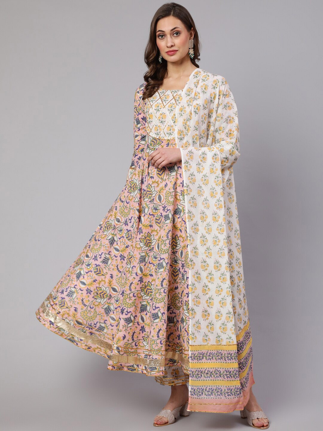 GLAM ROOTS Floral Printed Gotta Patti Pure Cotton Kurta with Trousers & Dupatta, Pink
GLAM ROOTS Floral Printed Gotta Patti Pure Cotton Kurta with Trousers & Dupatta, Pink