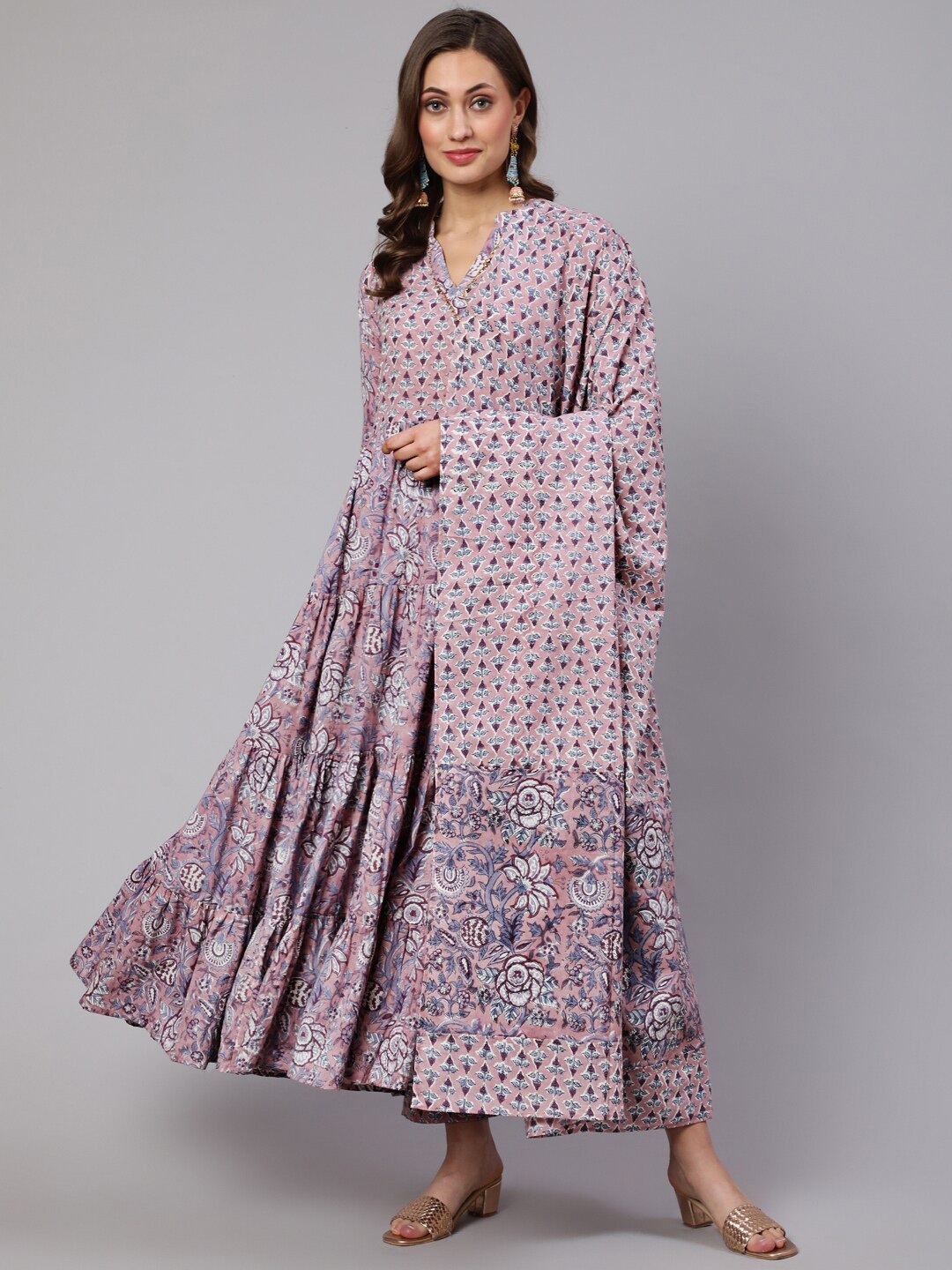 GLAM ROOTS Floral Printed Gotta Patti Pure Cotton Anarkali Kurta With Trousers & Dupatta, Purple
GLAM ROOTS Floral Printed Gotta Patti Pure Cotton Anarkali Kurta With Trousers & Dupatta, Purple