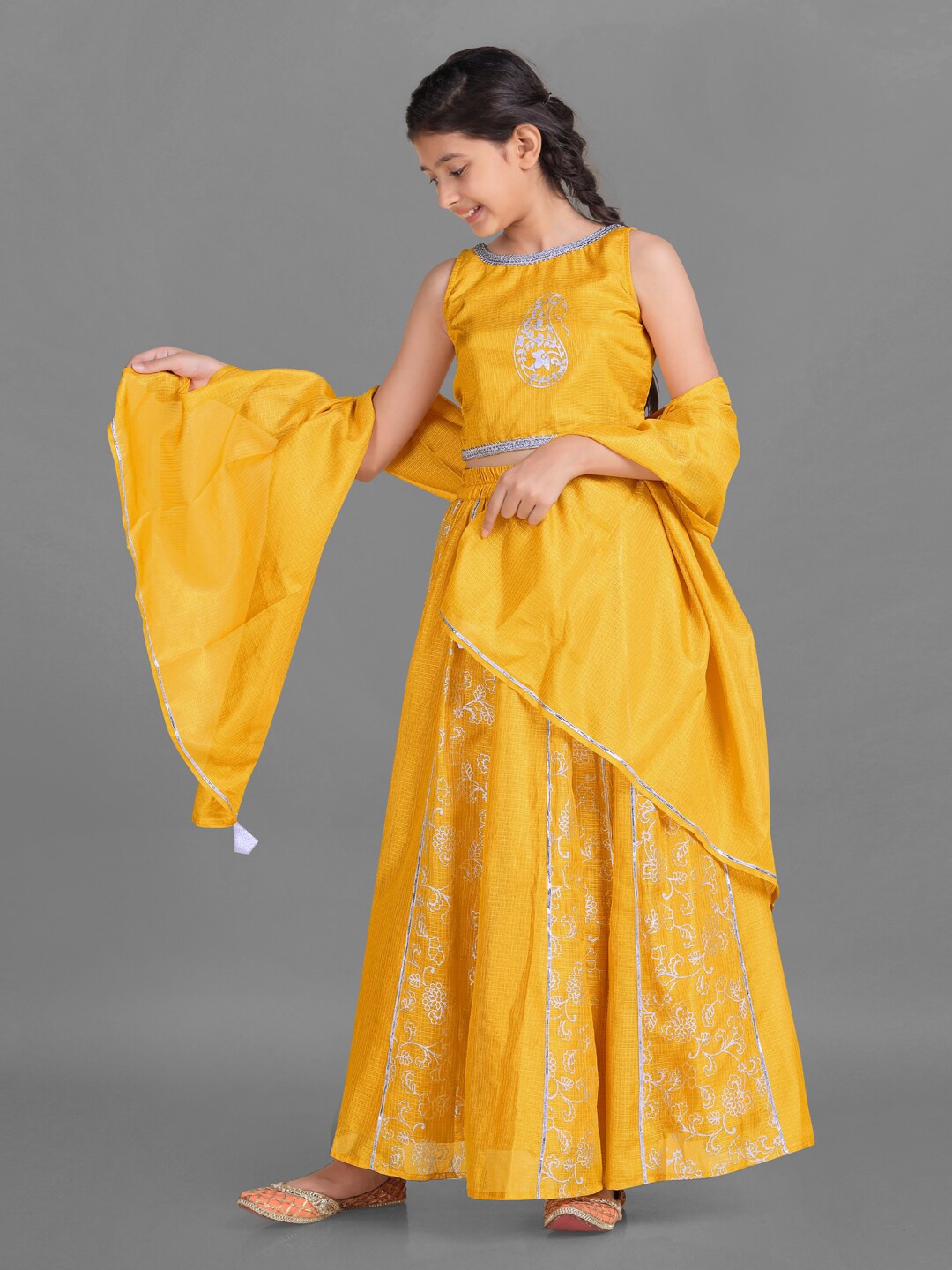 FASHION DREAM Girls Printed Ready to Wear Gotta patti Lehenga & Blouse With Dupatta, Yellow
FASHION DREAM Girls Printed Ready to Wear Gotta patti Lehenga & Blouse With Dupatta, Yellow