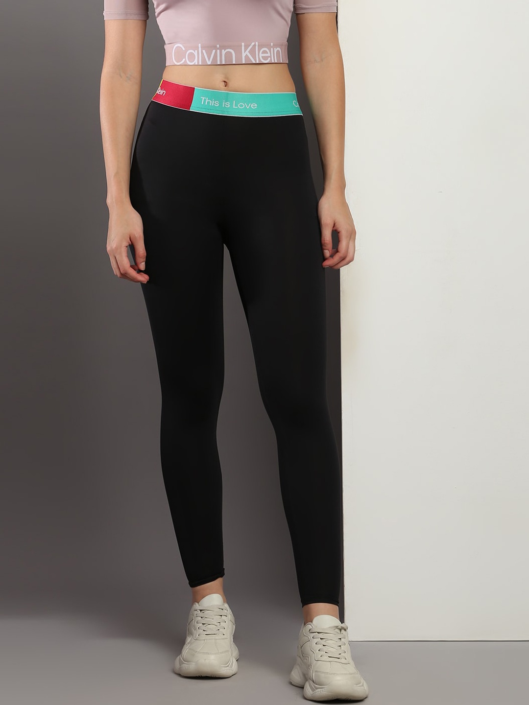 Calvin Klein Jeans Women Printed Outer Elasticated Waistband Ankle Length Sports Leggings, Black
Calvin Klein Jeans Women Printed Outer Elasticated Waistband Ankle Length Sports Leggings, Black
