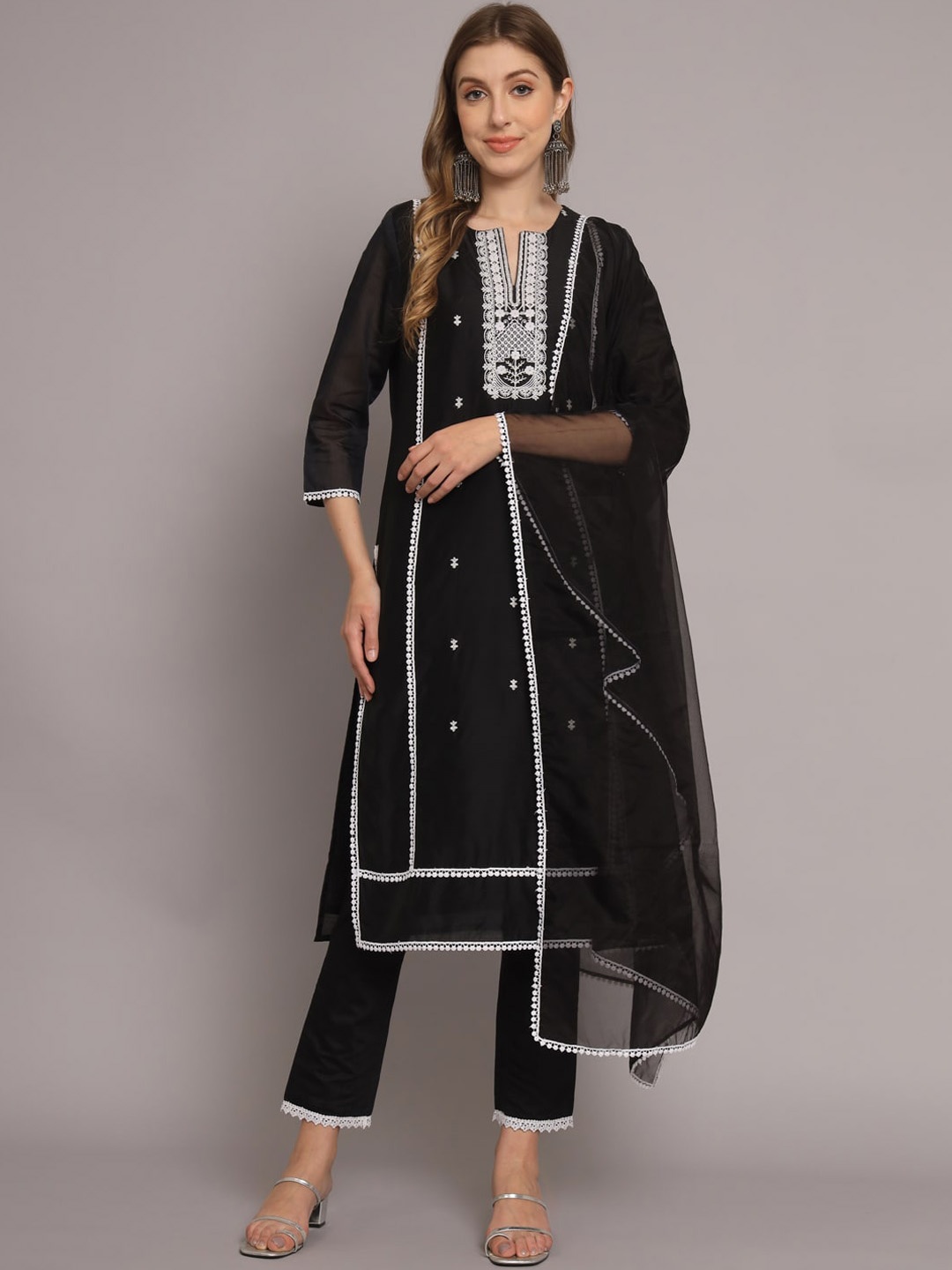 SWAGG INDIA Women Ethnic Motifs Embroidered Chanderi Silk Kurta Trousers & Dupatta, Black
SWAGG INDIA Women Ethnic Motifs Embroidered Chanderi Silk Kurta Trousers & Dupatta, Black