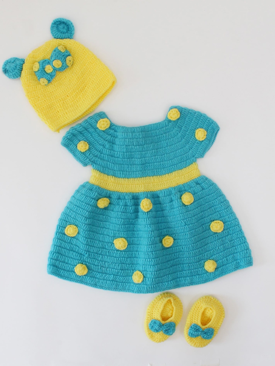 Woonie Girls Self Design Knitted Acrylic Jumper Dress With Cap & Booties, Turquoise blue
Woonie Girls Self Design Knitted Acrylic Jumper Dress With Cap & Booties, Turquoise blue