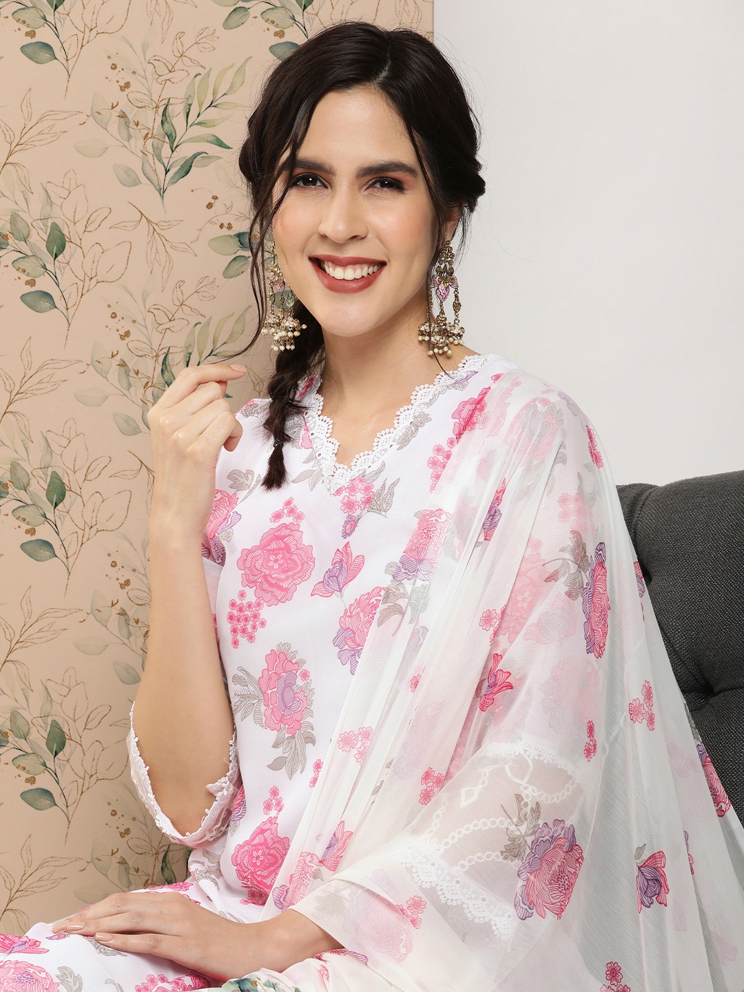 Sangria Floral Printed Regular Thread Work Kurta with Trousers & With Dupatta, White
Sangria Floral Printed Regular Thread Work Kurta with Trousers & With Dupatta, White