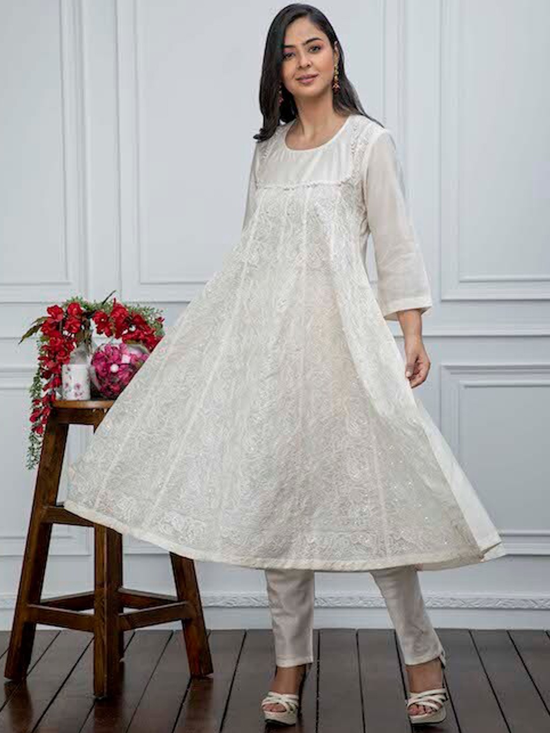 SMRITI GUPTA Ethnic Motifs Embroidered Chikankari Chanderi Cotton Kurta With Trousers, Off white
SMRITI GUPTA Ethnic Motifs Embroidered Chikankari Chanderi Cotton Kurta With Trousers, Off white