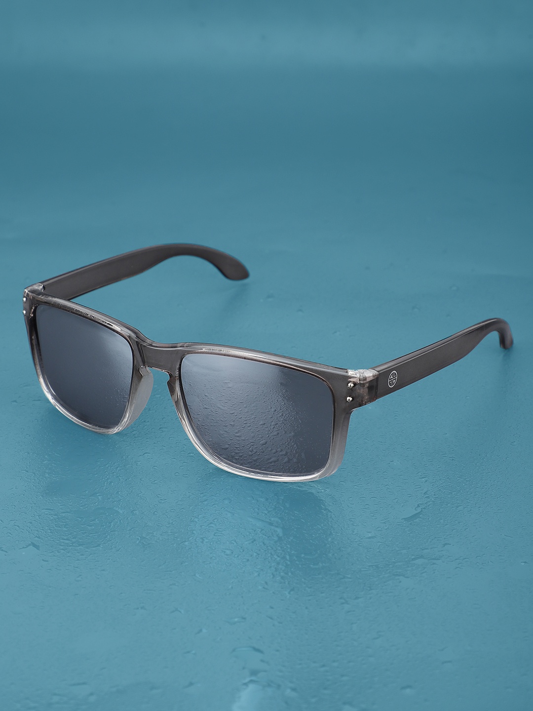 Carlton London Transparent Polarised and UV Protected Lens Wayfarer Sunglasses CLSM142
Carlton London Transparent Polarised and UV Protected Lens Wayfarer Sunglasses CLSM142