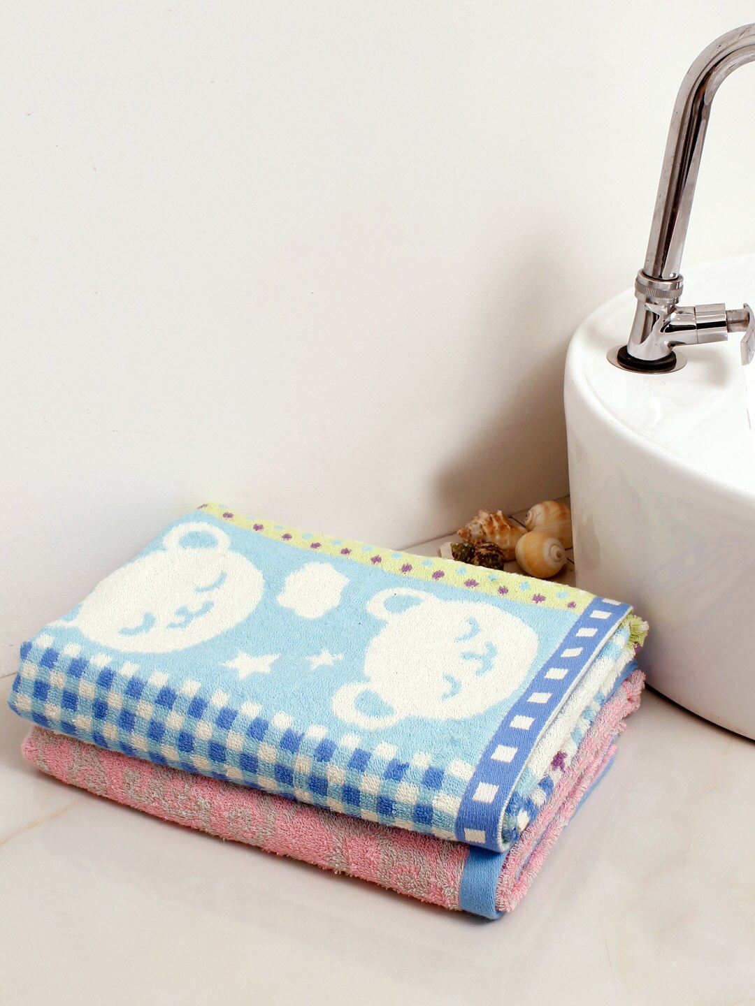 AVI Living Kids Blue & Pink 2 Pcs Printed 400 GSM Pure Cotton Highly Absorbent Bath Towels
AVI Living Kids Blue & Pink 2 Pcs Printed 400 GSM Pure Cotton Highly Absorbent Bath Towels