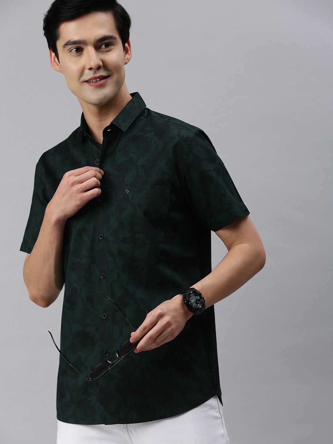 Classic Polo Patch Pocket Short Sleeves Slim Fit Printed Casual Cotton Shirt, Navy blue
Classic Polo Patch Pocket Short Sleeves Slim Fit Printed Casual Cotton Shirt, Navy blue