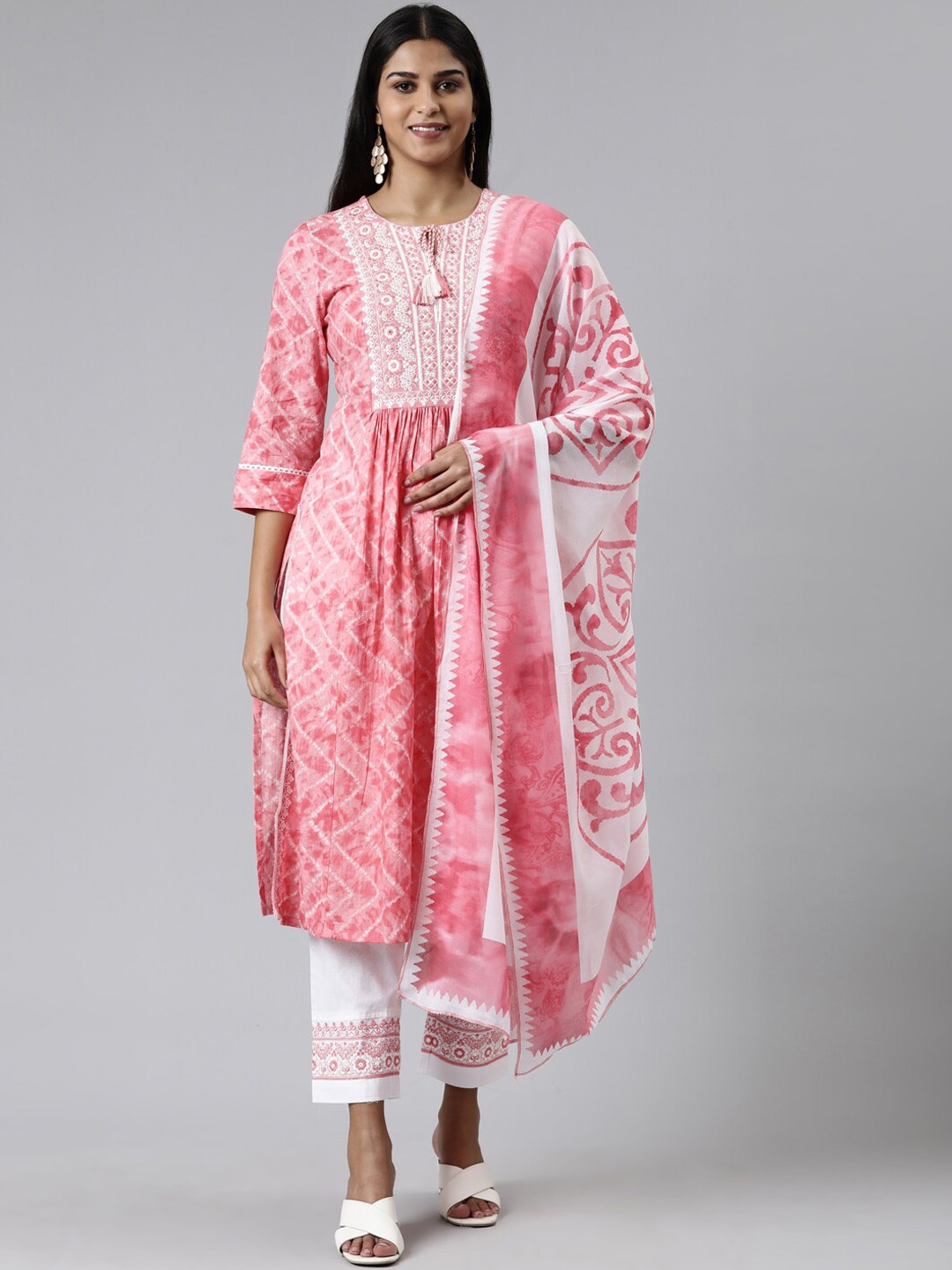Neerus Floral Embroidered Thread Work Pure Cotton Kurta with Trousers & With Dupatta, Pink
Neerus Floral Embroidered Thread Work Pure Cotton Kurta with Trousers & With Dupatta, Pink