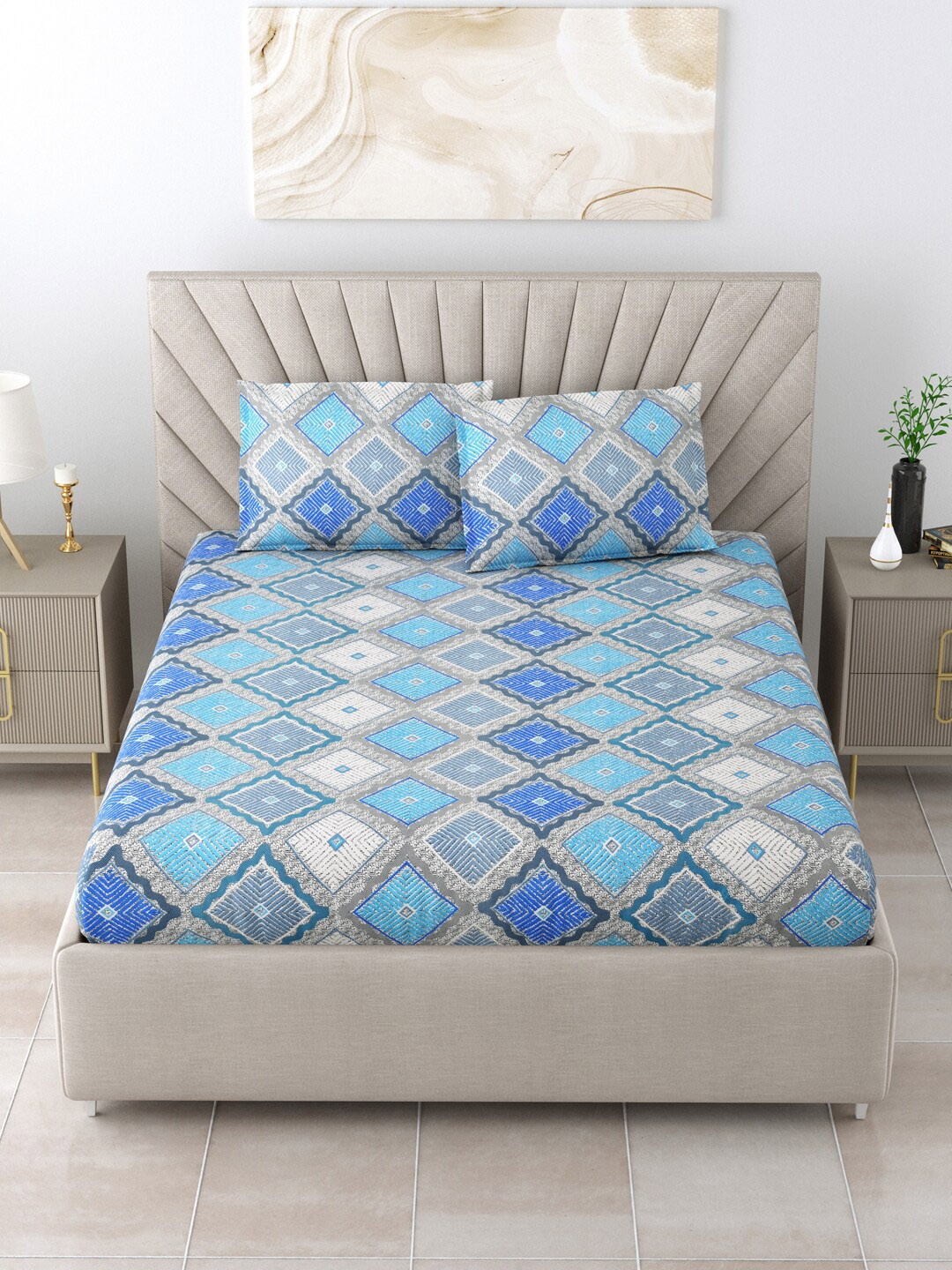 Salona Bichona Turquoise Blue & Grey Geometric 144 TC Queen Bedsheet With 2 Pillow Covers
Salona Bichona Turquoise Blue & Grey Geometric 144 TC Queen Bedsheet With 2 Pillow Covers