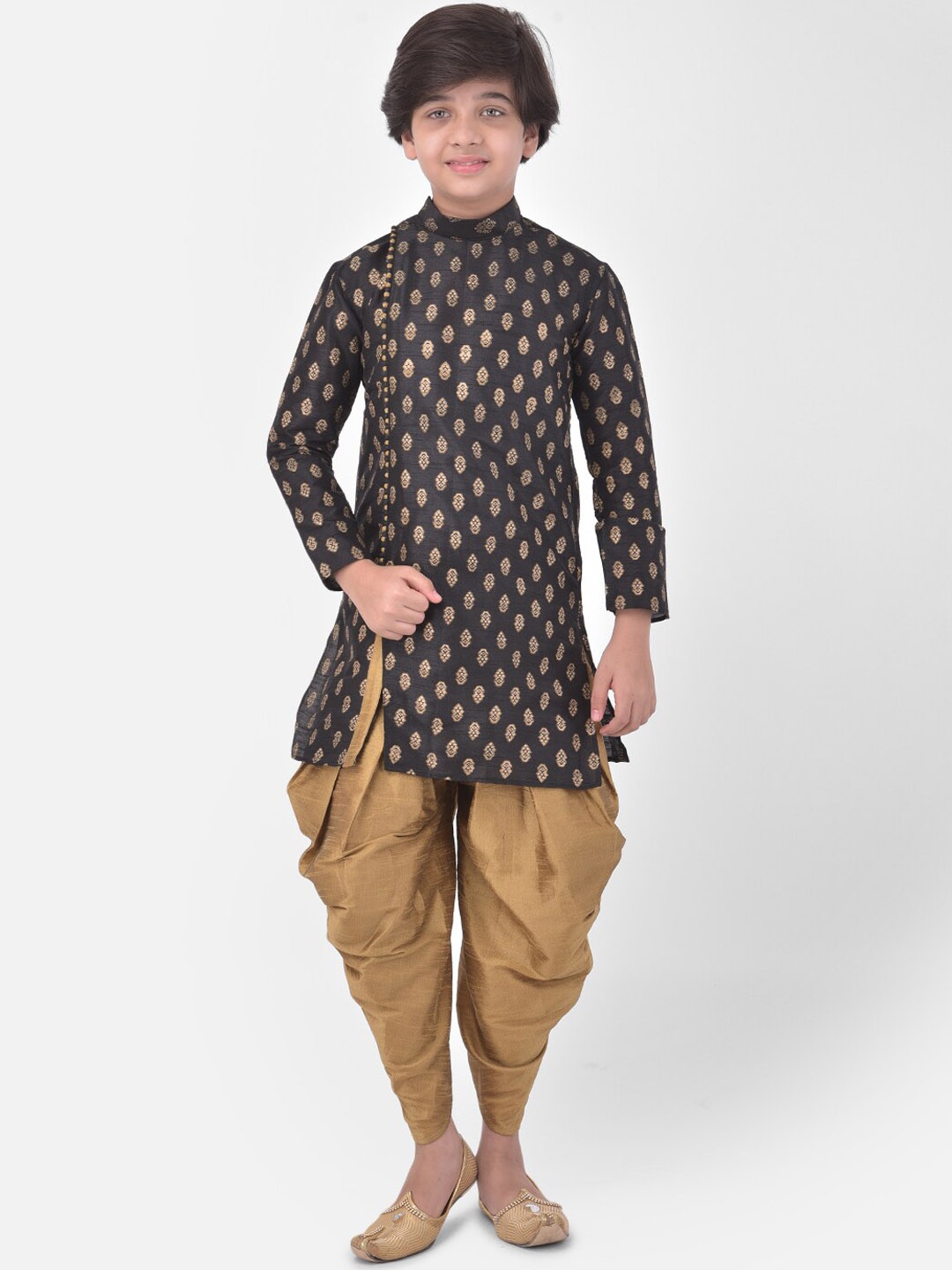 DEYANN Boys Ethnic Motifs Printed Mandarin Collar Dupion Silk Kurta With Dhoti Pants, Black
DEYANN Boys Ethnic Motifs Printed Mandarin Collar Dupion Silk Kurta With Dhoti Pants, Black