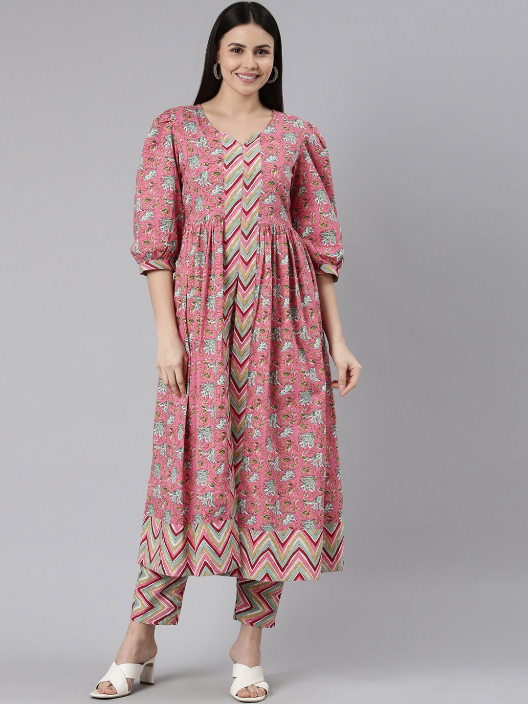 KALINI Floral Printed Puff Sleeves Notch Neck Pure Cotton Kurta with Trousers & Dupatta, Pink
KALINI Floral Printed Puff Sleeves Notch Neck Pure Cotton Kurta with Trousers & Dupatta, Pink