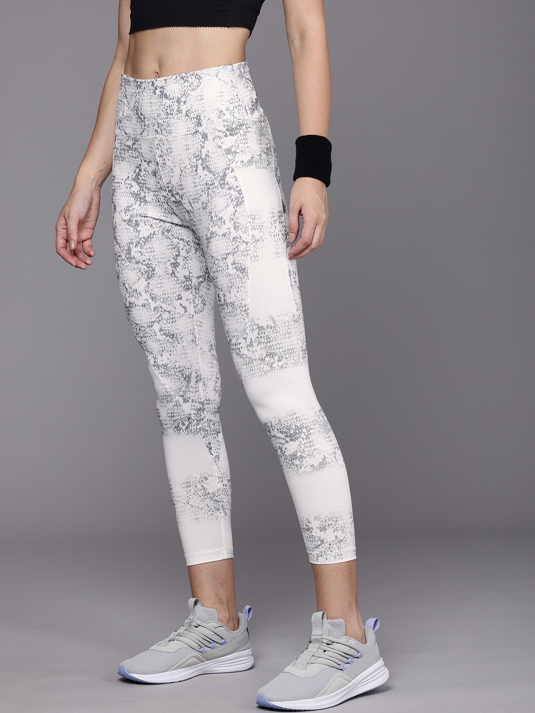 HRX by Hrithik Roshan Women High Rise Skinny Fit Rapid-Dry Antimicrobial Training Tights, White
HRX by Hrithik Roshan Women High Rise Skinny Fit Rapid-Dry Antimicrobial Training Tights, White