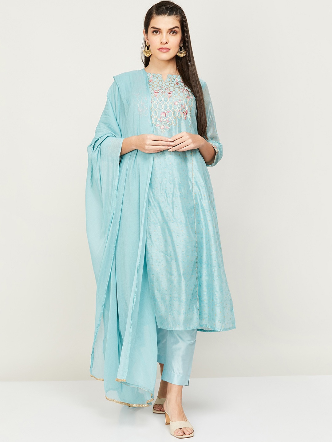 Melange by Lifestyle Floral Embroidered Notch Neck Straight Kurta with Trousers & Dupatta, Blue
Melange by Lifestyle Floral Embroidered Notch Neck Straight Kurta with Trousers & Dupatta, Blue