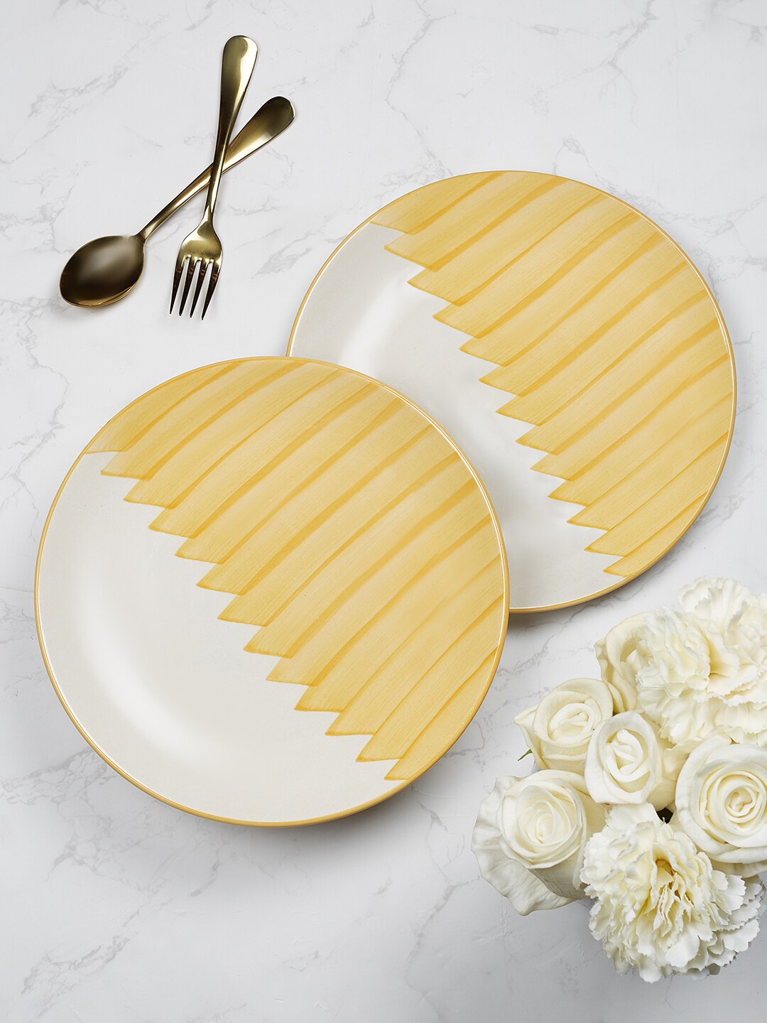 HomeTown Ophilia Studio Off White & Yellow 2 Pieces Printed Stoneware Plates 26 cm Each
HomeTown Ophilia Studio Off White & Yellow 2 Pieces Printed Stoneware Plates 26 cm Each