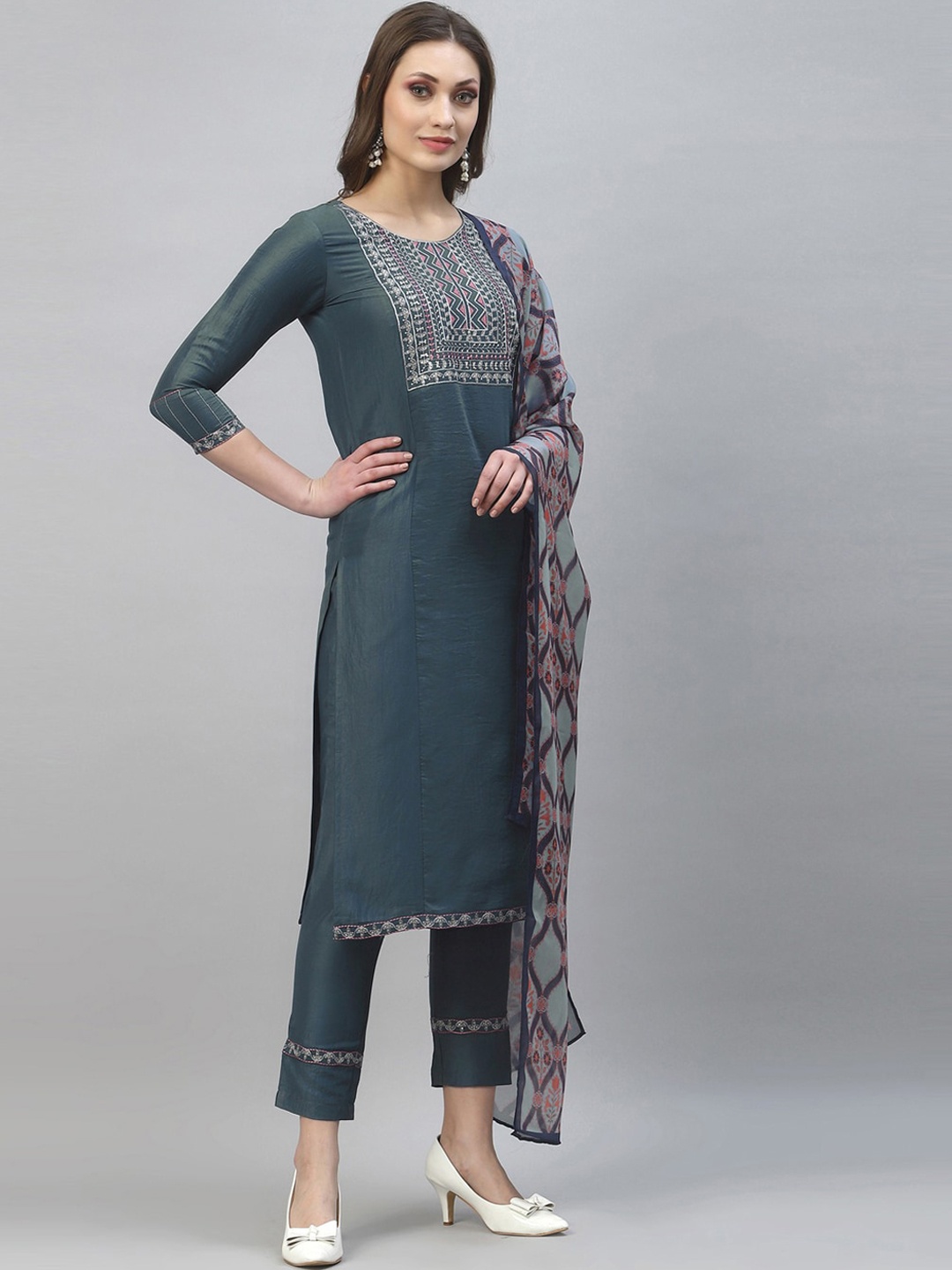BESUCHER Ethnic Motifs Embroidered Pure Cotton Straight Kurta With Trouser & Dupatta, Green
BESUCHER Ethnic Motifs Embroidered Pure Cotton Straight Kurta With Trouser & Dupatta, Green