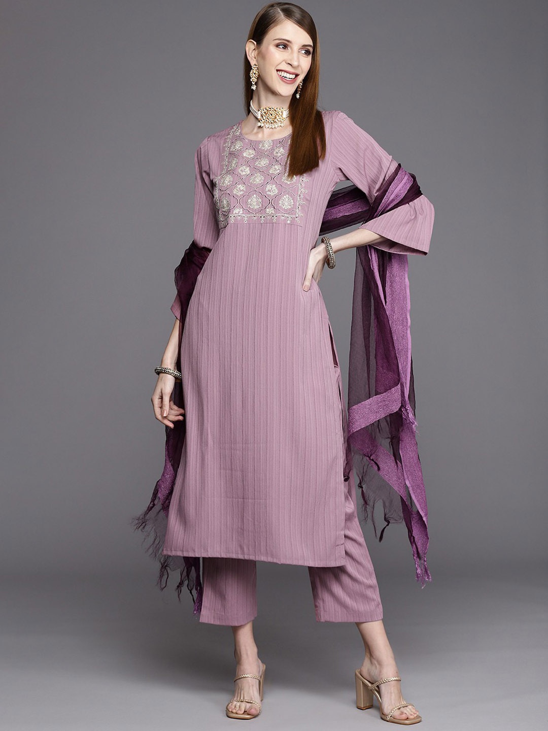 BESUCHER Ethnic Motifs Embroidered Thread Work Kurta with Trousers & With Dupatta, Purple
BESUCHER Ethnic Motifs Embroidered Thread Work Kurta with Trousers & With Dupatta, Purple