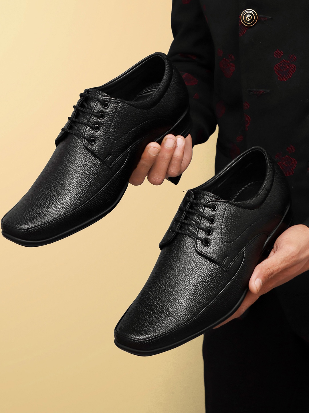 knoos Men Textured Genuine Leather Formal Derbys, Black