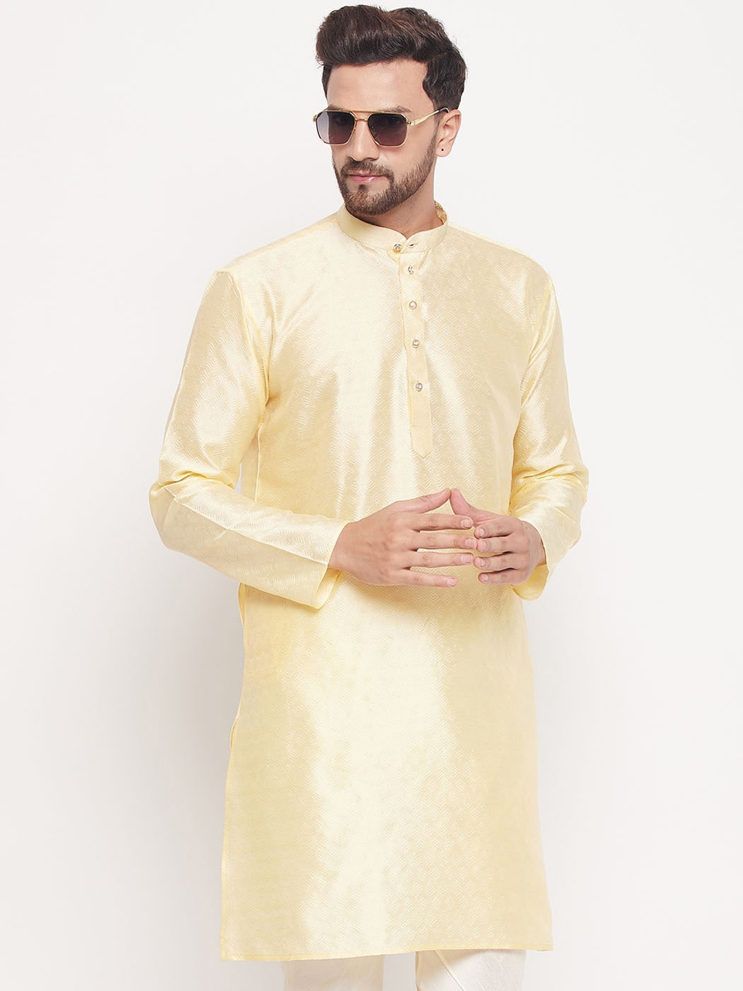 VASTRAMAY Mandarin Collar Ethnic Motifs Woven Design Jacquard Straight Kurta, Beige
VASTRAMAY Mandarin Collar Ethnic Motifs Woven Design Jacquard Straight Kurta, Beige