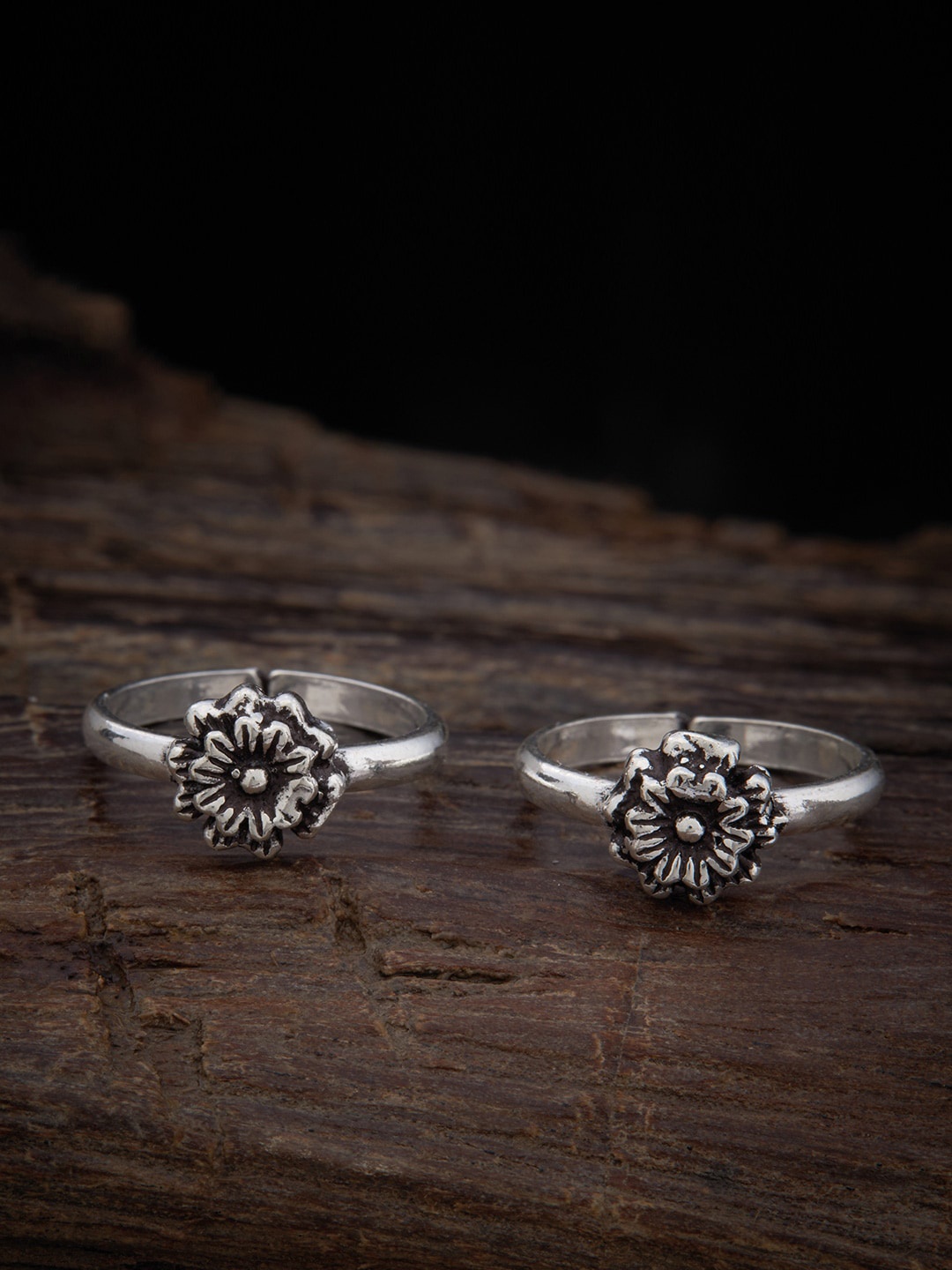 Kushal's Fashion Jewellery Set Of 2 Rhodium-Plated 92.5 Pure Silver Oxidized Toe Rings
Kushal's Fashion Jewellery Set Of 2 Rhodium-Plated 92.5 Pure Silver Oxidized Toe Rings